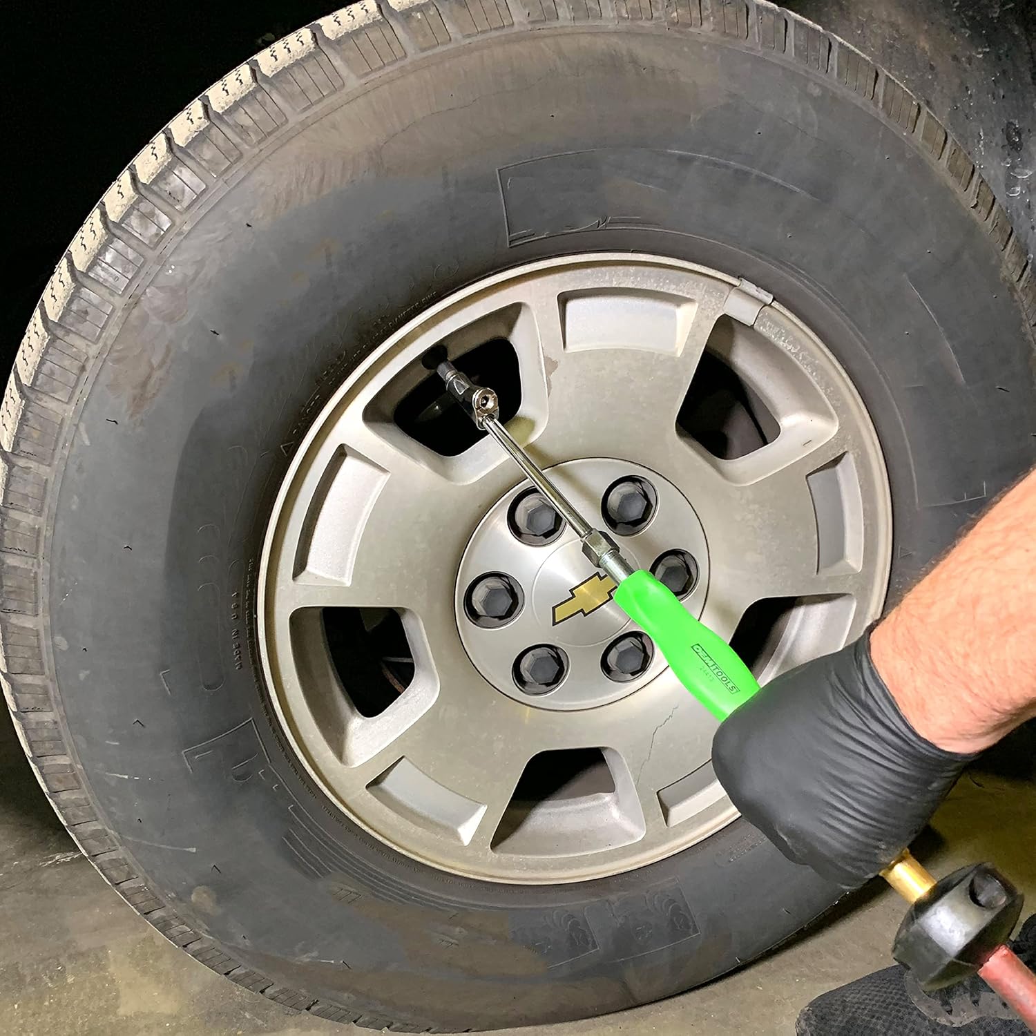 OEMTOOLS 24413 Dual Foot Air Chuck with Comfort Grip Handle, Tire & Wheel Tools, Semi Tire Inflator, Tire Inflator Chuck Tilt Lock, Long Tire Chuck : Automotive