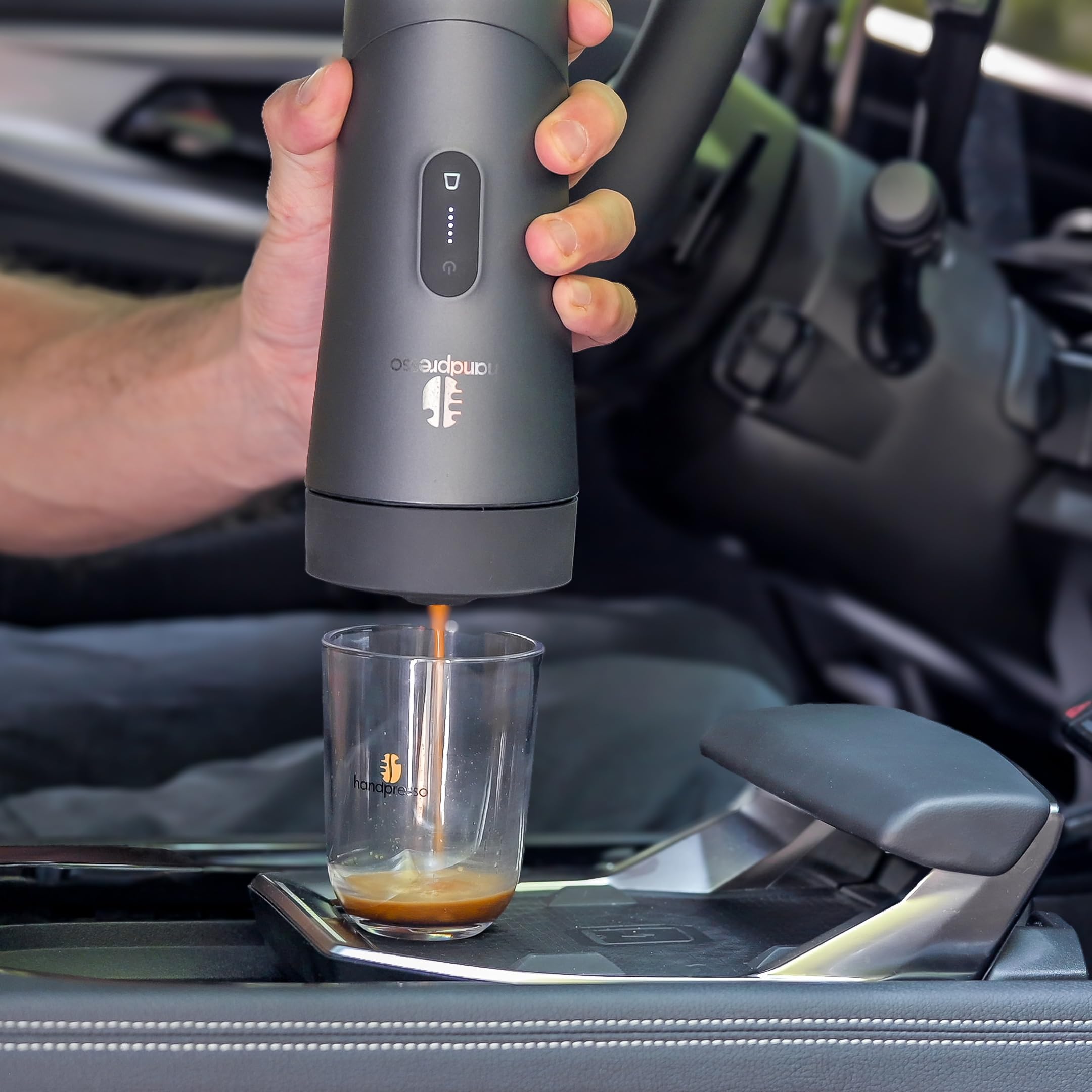 Handpresso Auto | cafetera a batería - USB/C | cafetera de viaje premium para coche, furgoneta y uso outdoor | funciona con cápsulas espresso compatibles y recargables | prepara Espresso y Lungo