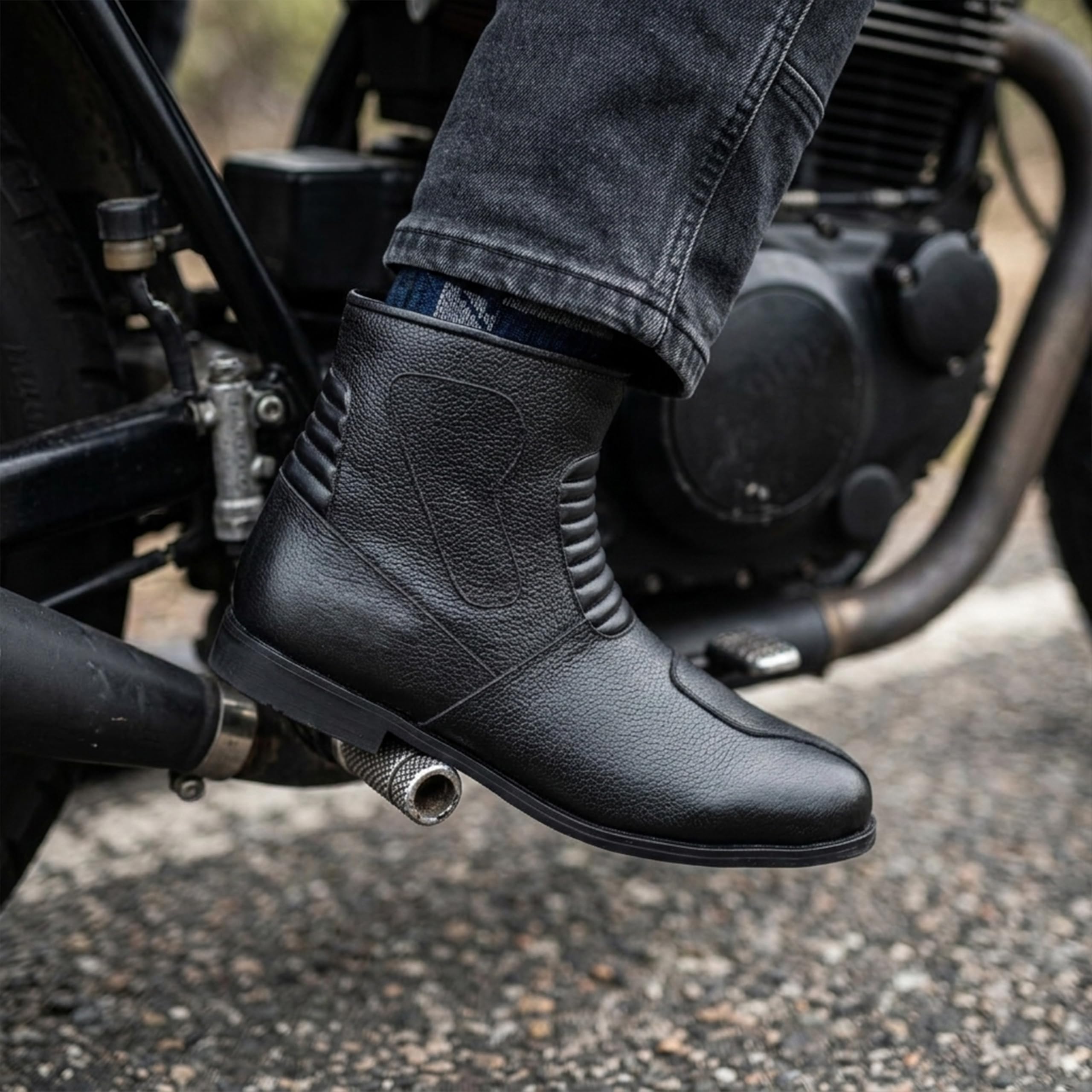 German Wear Motorradstiefel Herren aus Glattem Kalbsleder Wasserabweisende Motorradschuhe mit Seitenreißverschluss Verstärkter Fersen und Zehenbereich Rutschfester Gummisohle Schwarz