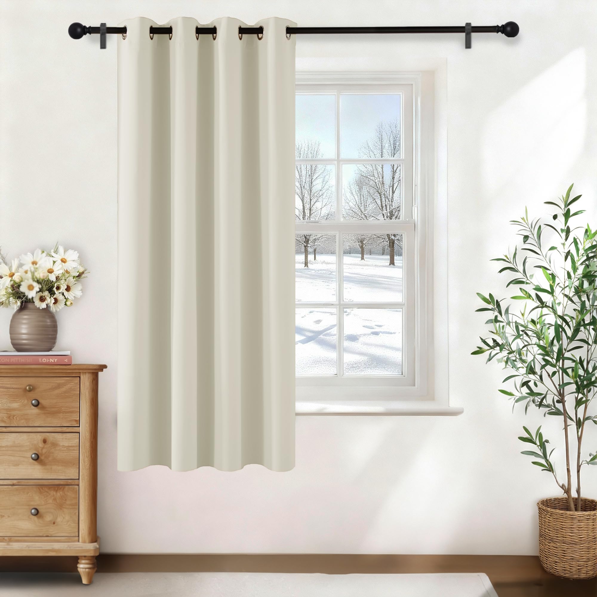 KGORGE Cortinas Opacas Cortas para Ventanas 1 Pieza, Curtains Blackout Termicas Aislantes con Ojales de Puerta/Cocina/Dormitorio,140x180cm,Beige Claro OEKO-TEX STANDARD 100