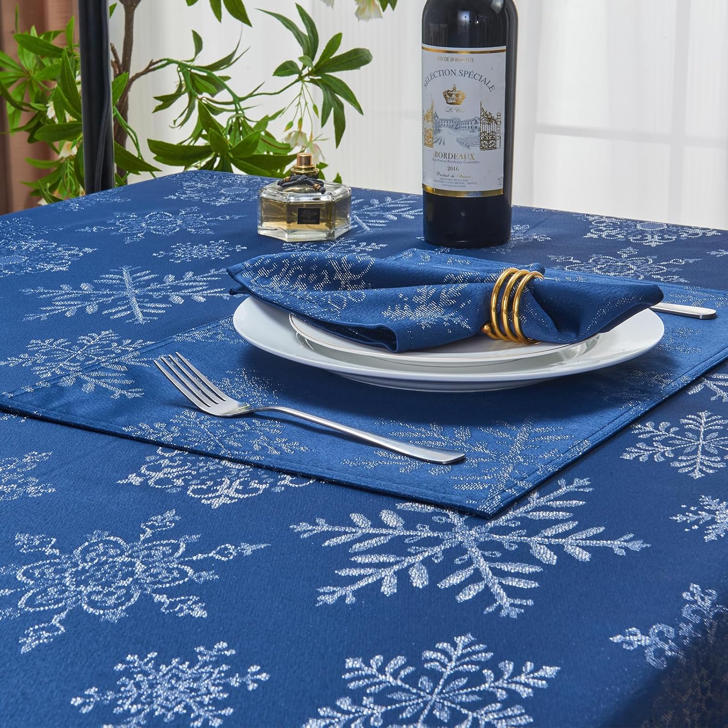 Cloth Napkins Set of 8–Square Jacquard Sparkling Metallic Snowflake Fabric Polyester Washable Reusable Cloth Napkins for Kitchen Dinner Dining Restaurant Wedding Table(Navy Silver/17x17 Inch)