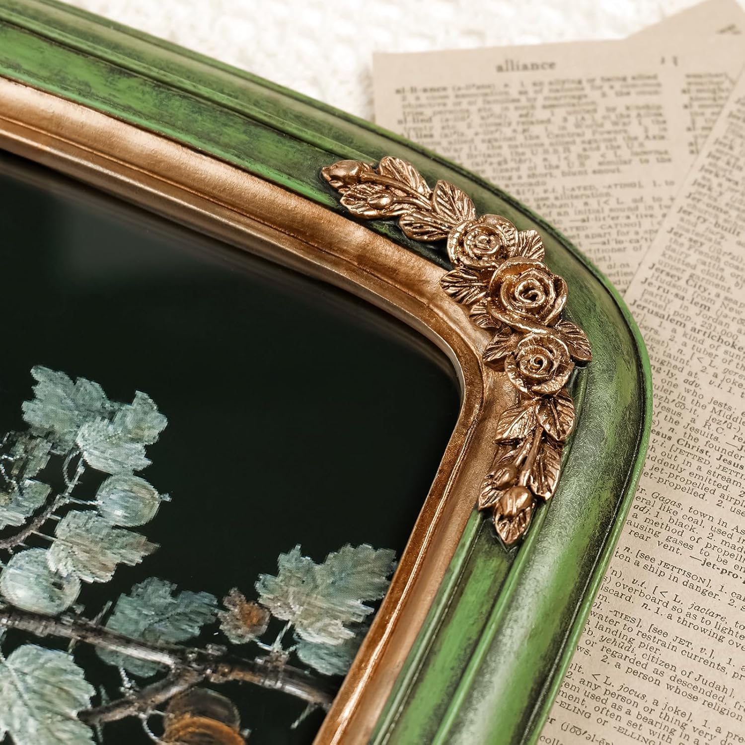 Cuspin 8x10 Vintage Picture Frame, Ornate Green and Gold Frames, Hand-Crafted Flower Textured Resin Frame with Glass Front for Wall Hanging and Tabletop Display Retro Home Decor
