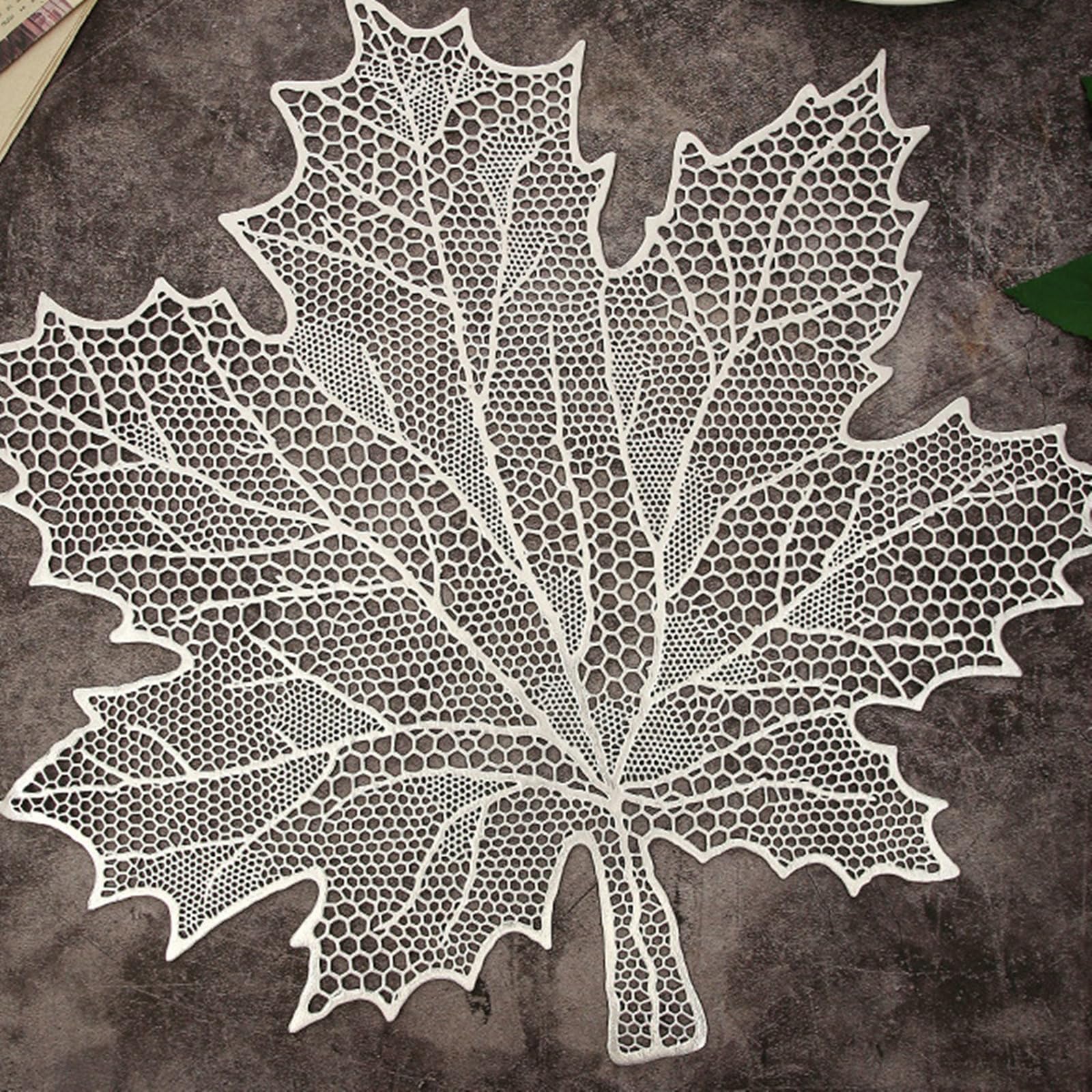 Juego de 6 manteles individuales de estilo americano con diseño de hoja de arce vacío, manteles individuales de PVC antideslizantes para restaurantes, color plateado, 41 x 44 cm