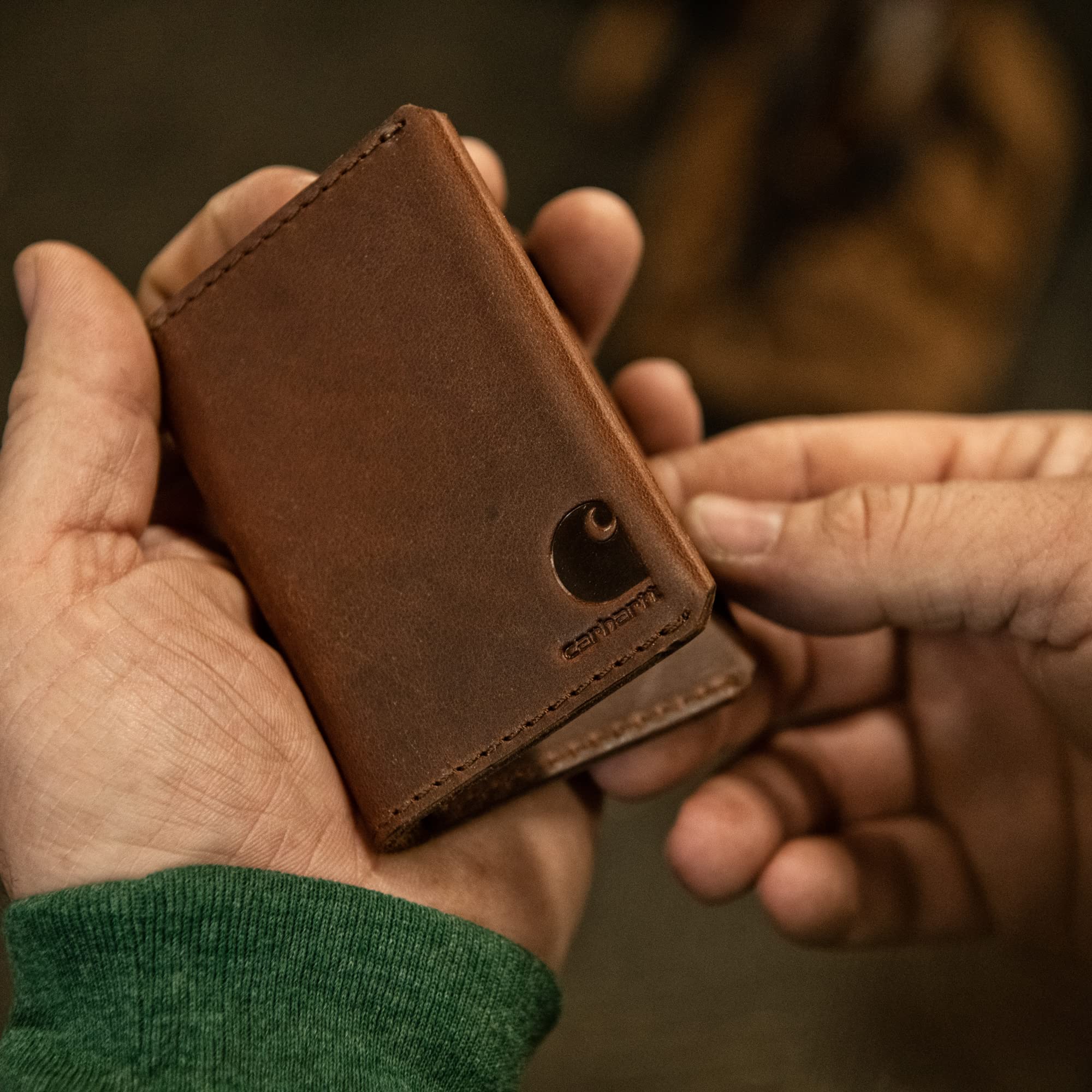 Carhartt Billetera Plegable y Duradera para Hombre, Disponible en Estilos de Cuero y Lona