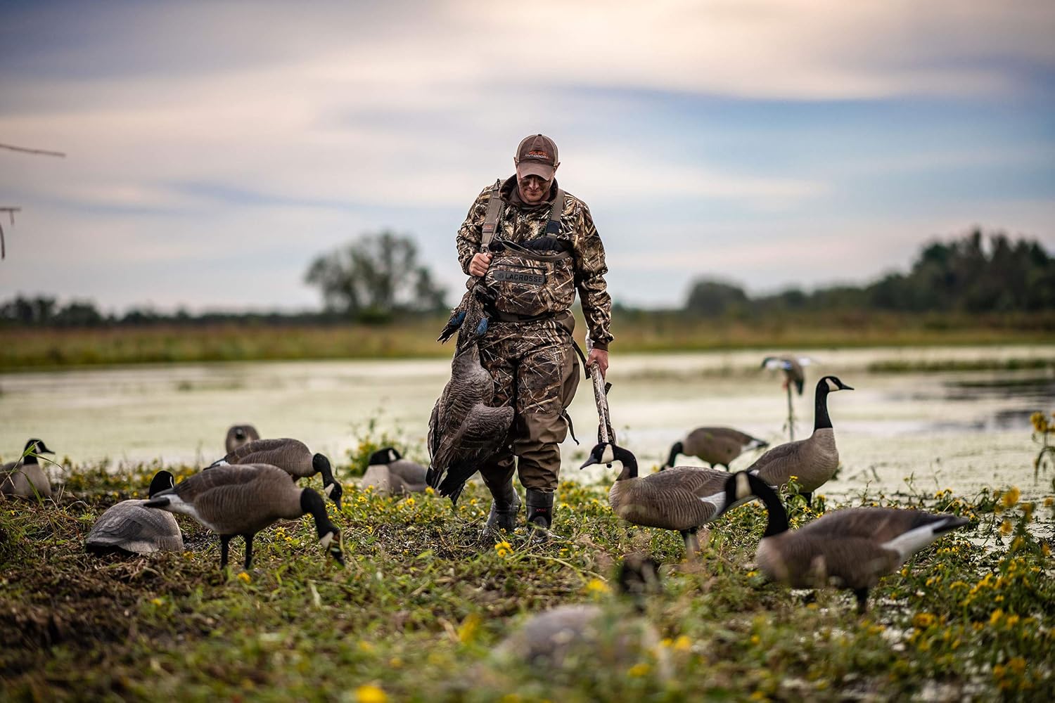 ALPS OutdoorZ Metal Loop Game Tote, Realtree MAX-5 : Sports & Outdoors