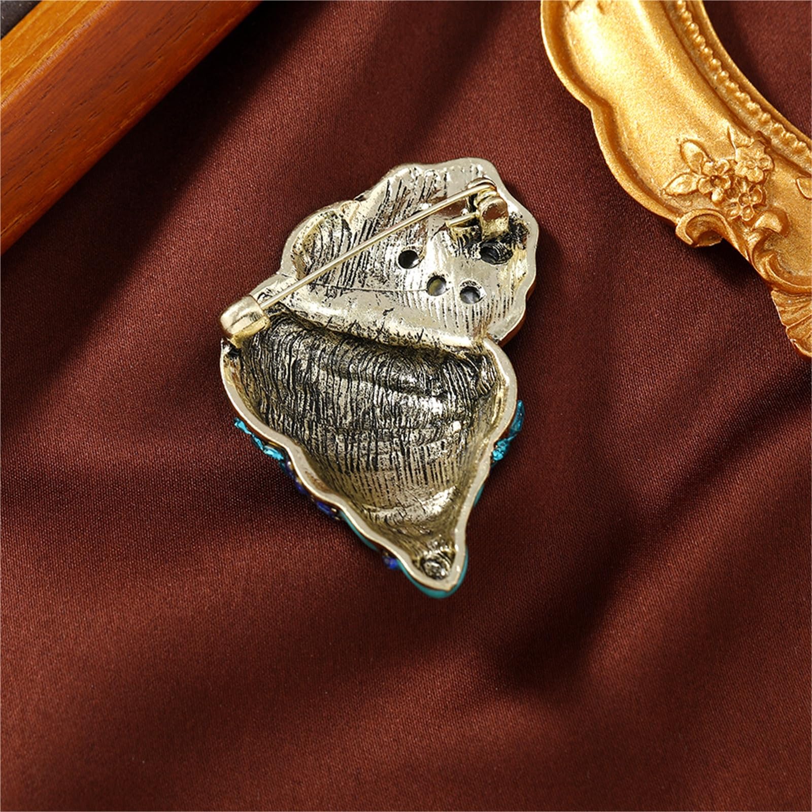 Broche de caracola retro de alta gama con diamantes de imitación de aceite, pin artístico de aleación de zinc para ropa y abrigos