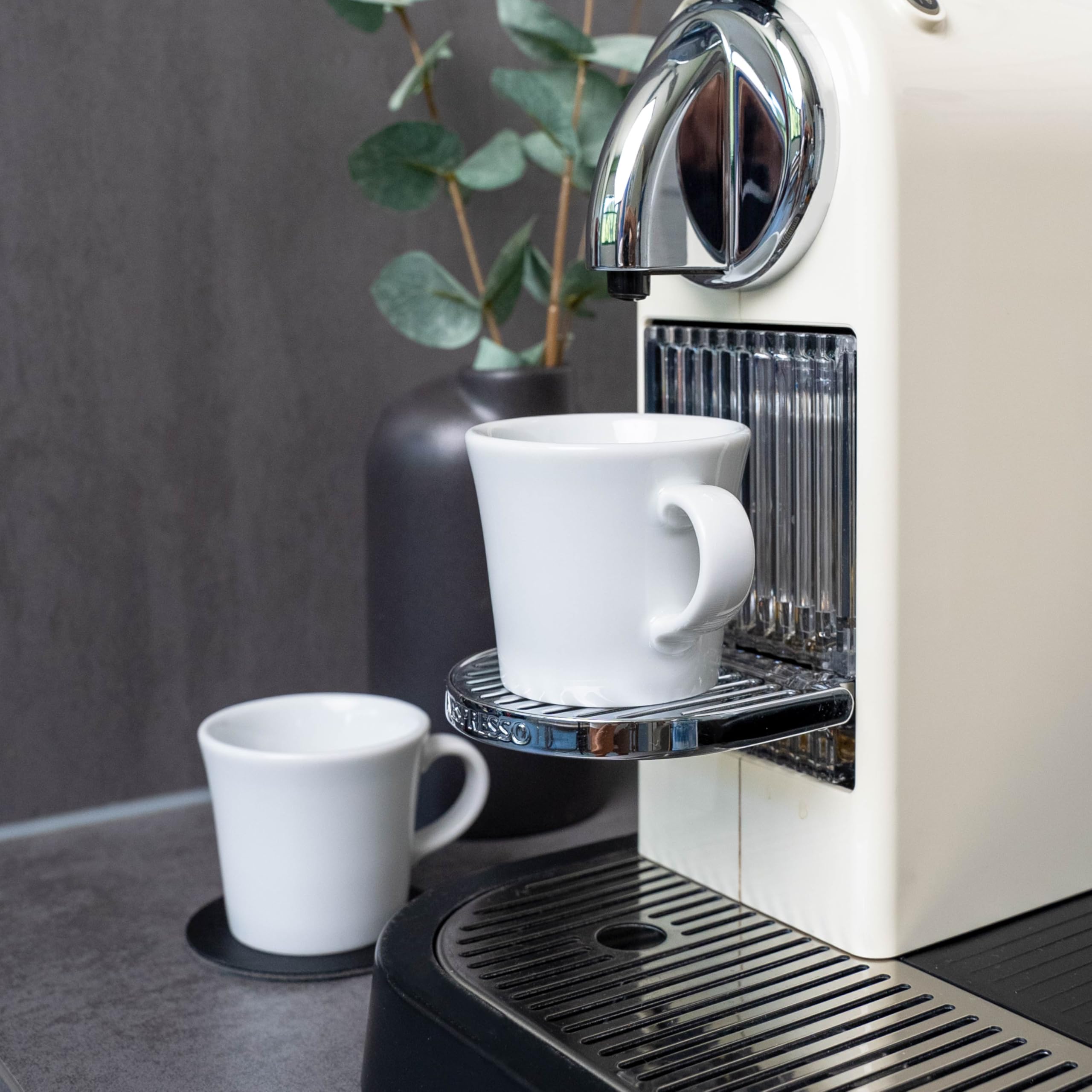Silwy® Porcelanowe kubki do espresso z magnesami (zestaw 2 szt.) w zestawie z dwoma metalowymi nano-żelowymi podkładkami Black – antypoślizgowe filiżanki na kemping i do przyczep kempingowych,