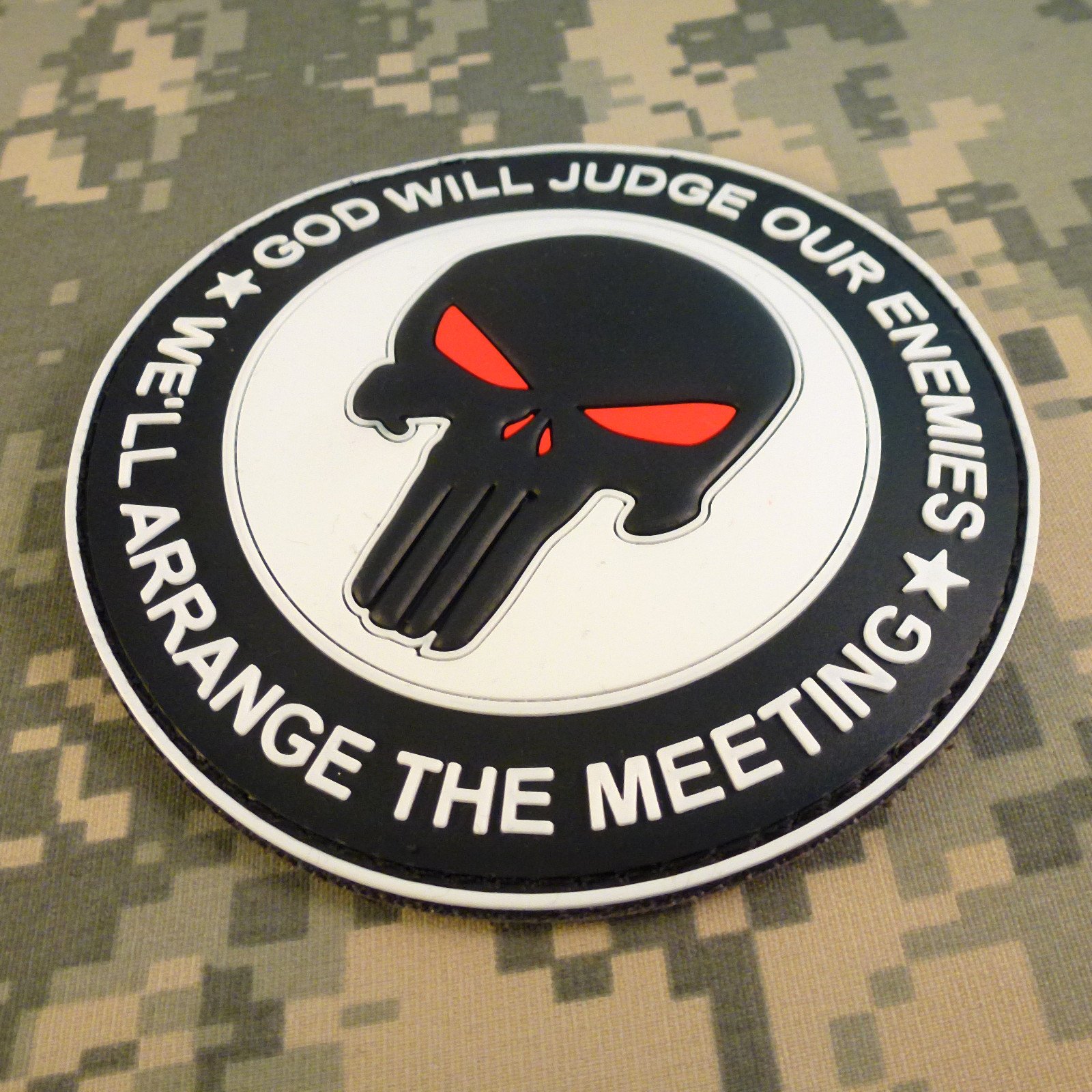 Patch Brodé Dieu Jugera Nos Ennemis Rouge