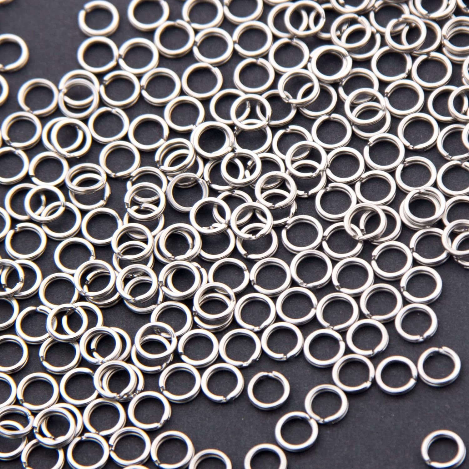 300pcs 4mm Split Jump Rings Stainless Steel Double Loops Jump Mini Ring Connectors for Jewelry Making DIY Bracelets Earrings Necklaces Craft Accessories Jewelry Findings