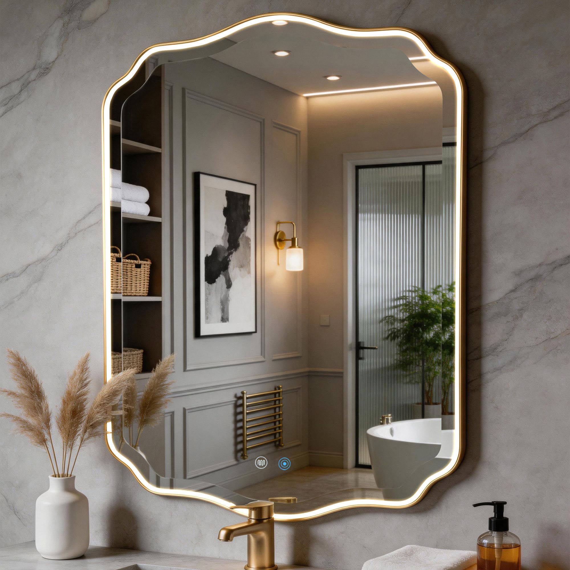 Miroir avec cadre en métal doré POZINO, l'élégance du verre biseauté à DEL haute finition