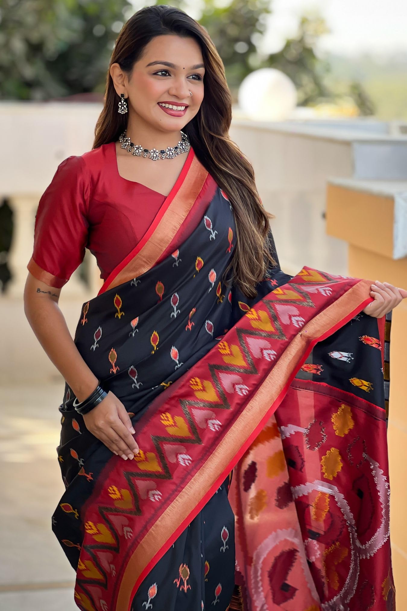 SGF11 Women's Kanjivaram Patola Silk Saree Silk Saree Pure Golden Zari With Blouse Piece product image 2