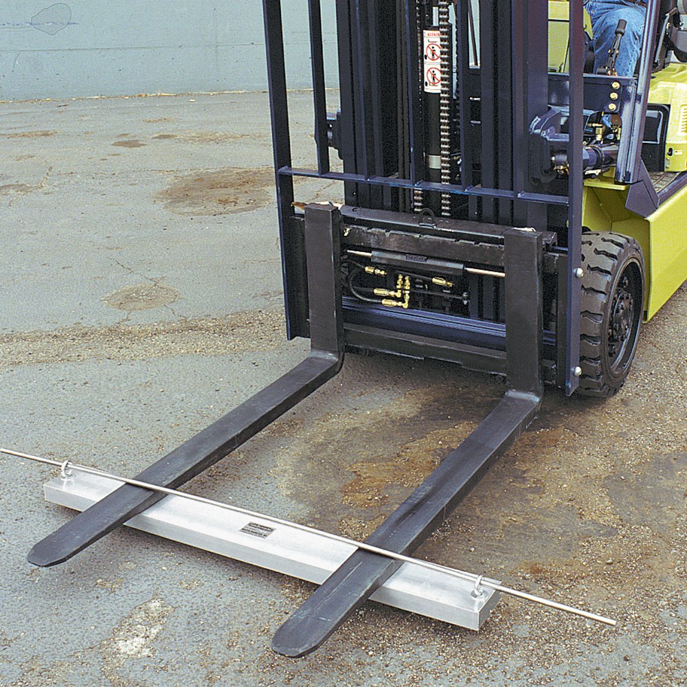 Master Magnetics Magnetic Sweeper Hang-Type for Vehicle, 48