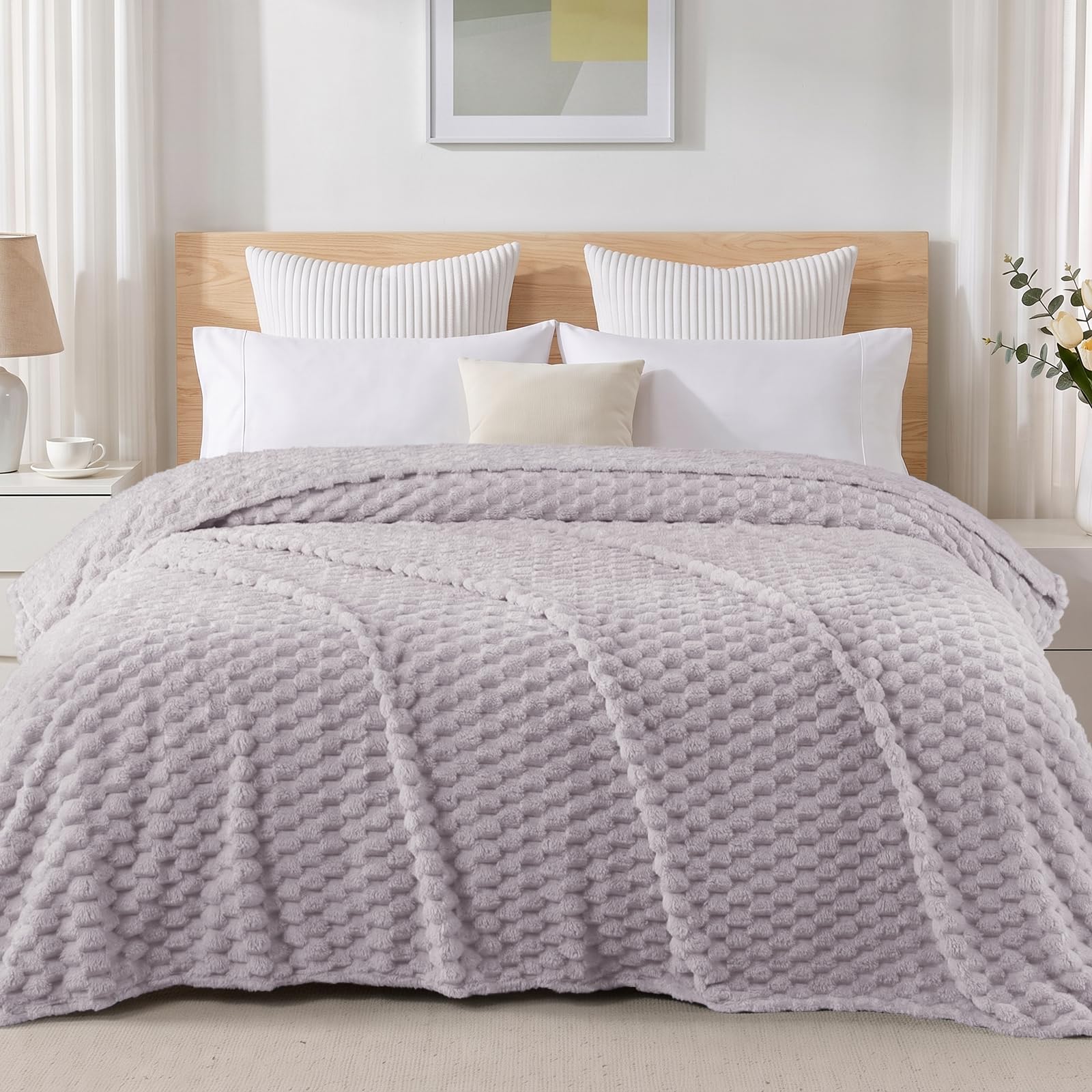 Exclusivo Mezcla 3D Fleece California King Blanket for Bed, Light Grey