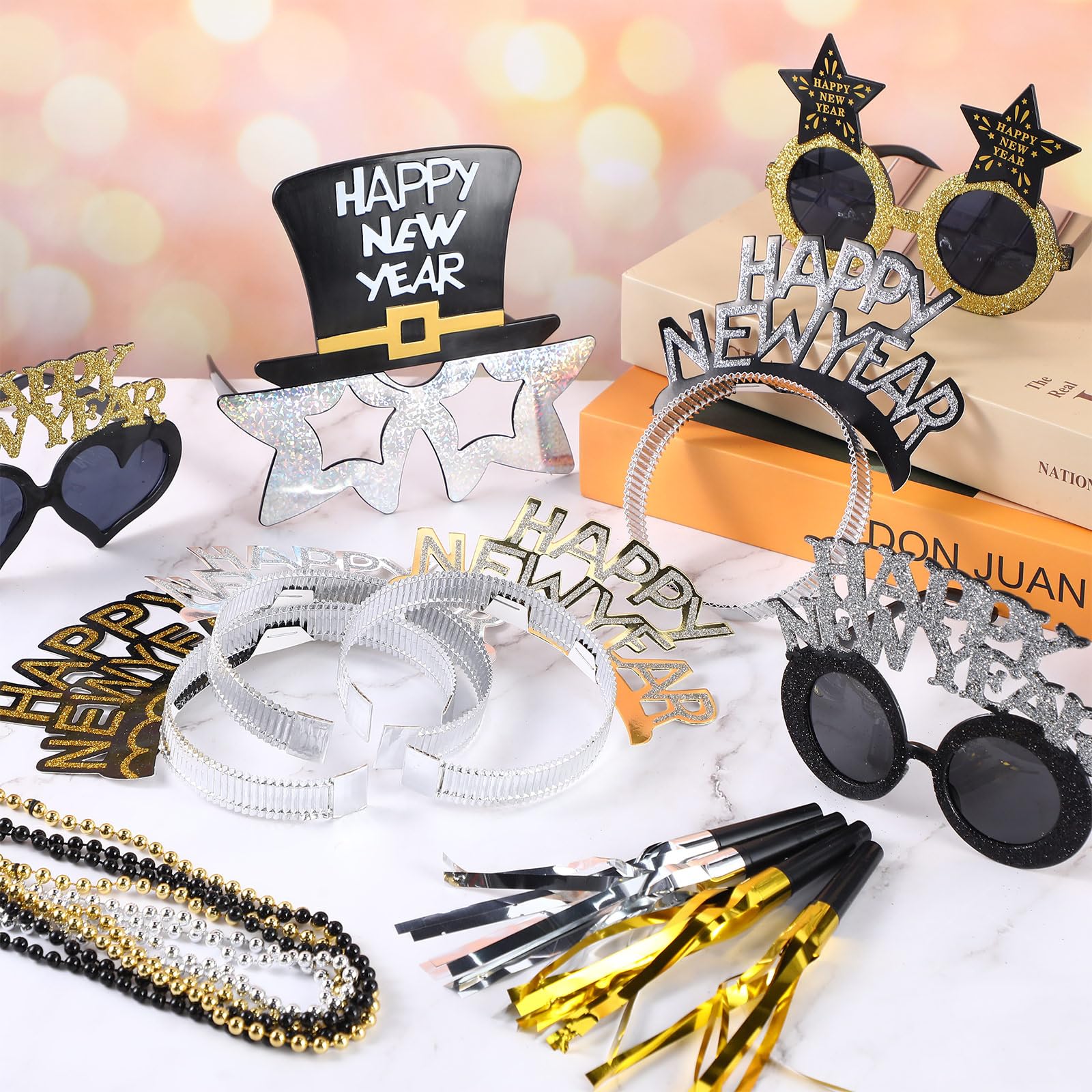 Poen 192-teiliges Silvester-Party-Zubehör beinhaltet 48 Neujahrs-Stirnbänder, 48 Brillen, 48 Lärmmacher, 48 Perlen-Halsketten für Erwachsene 2025, Neujahrstag, Weihnachtsdekoration, Gastgeschenke
