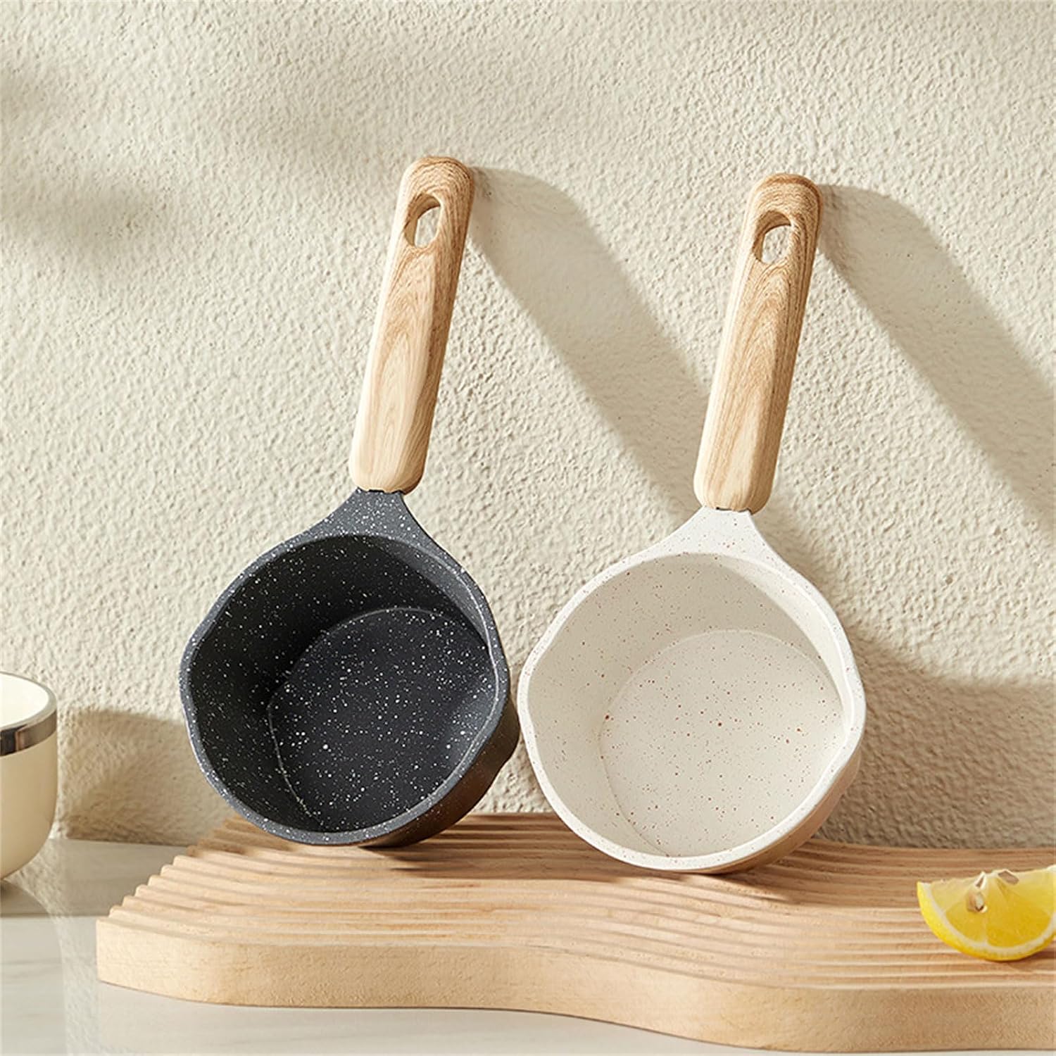 Nonstick Frying Pans 250ml Milk Pots Butter Warmer with Long Handle Oil Splashing Pots Small Cookware Easy to Butter Warmer with Long Handle Oil Splashing Small Cookware