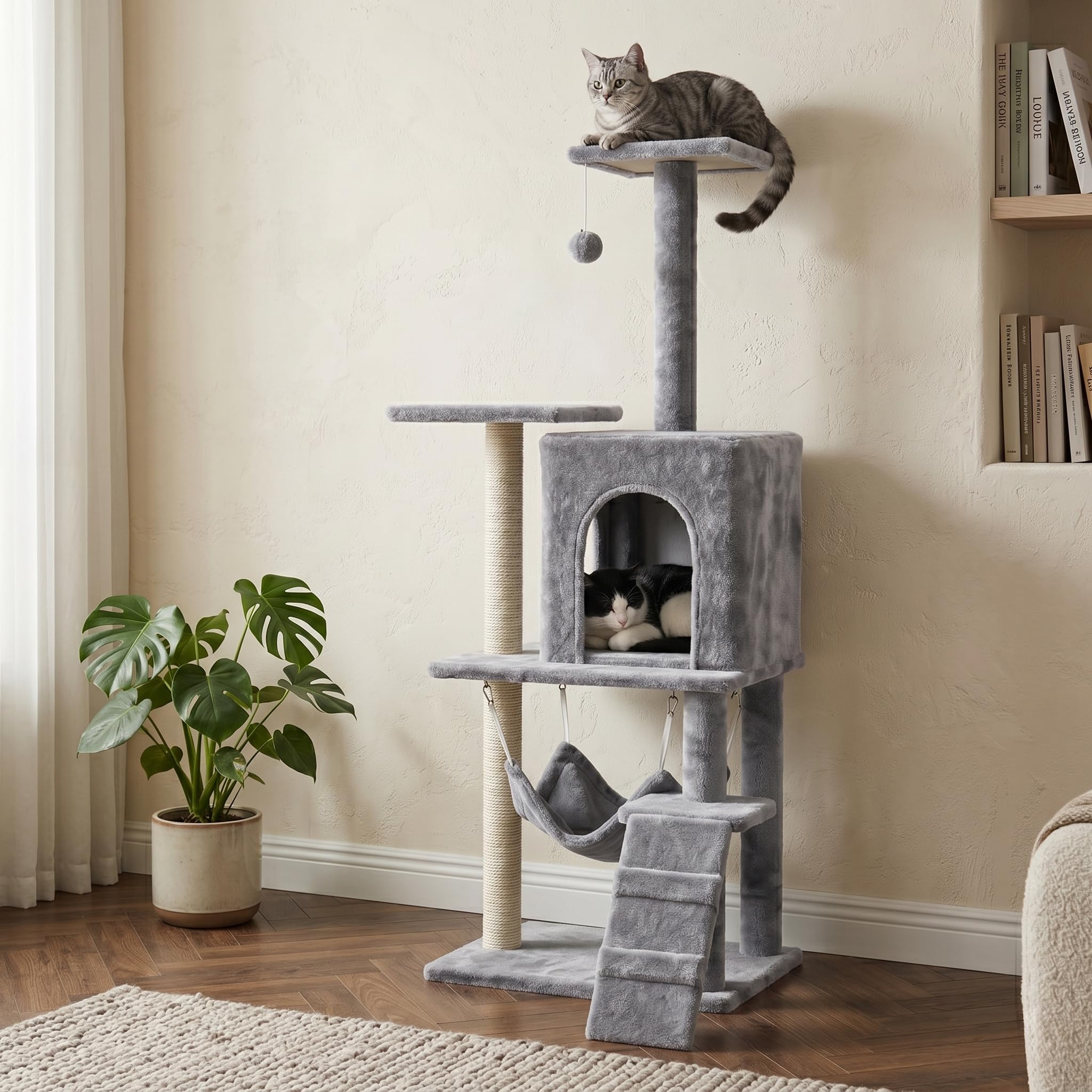 Kratzbaum mittelgroßer, Katzenbaum mit Katzenhöhle Rampe und Hängematte, Aktivitätskratzbaum mit Kratzsäule Plüschball 4 Ebenen 138 cm für Katzen grau BE-Active
