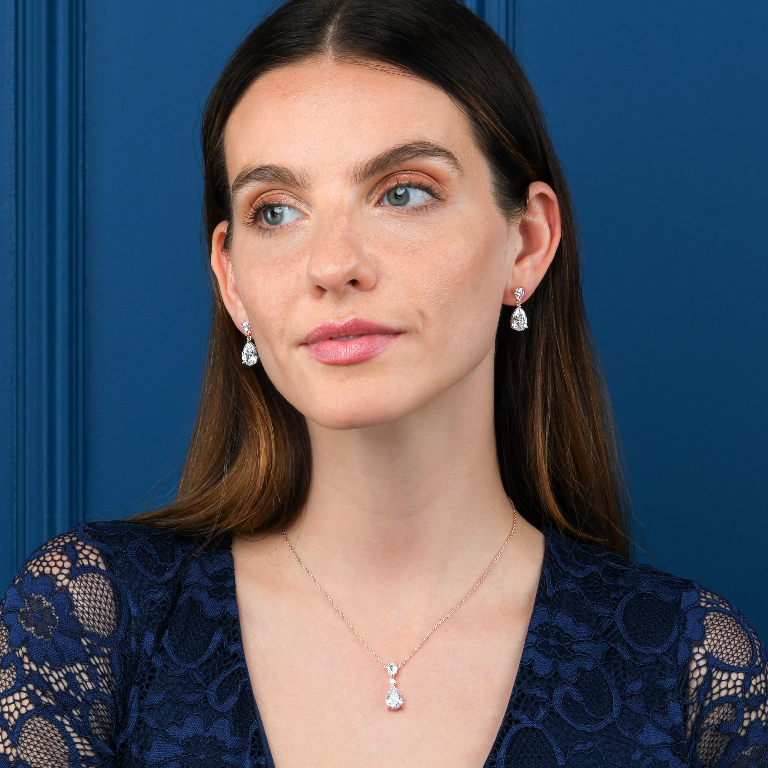 Diamond Treats Naszyjnik ze srebra wysokiej próby 925, naszyjnik damski z kolorowego kamienia, biały, zielony, niebieski lub czerwony, damski naszyjnik z litego srebra, srebrna biżuteria damska z