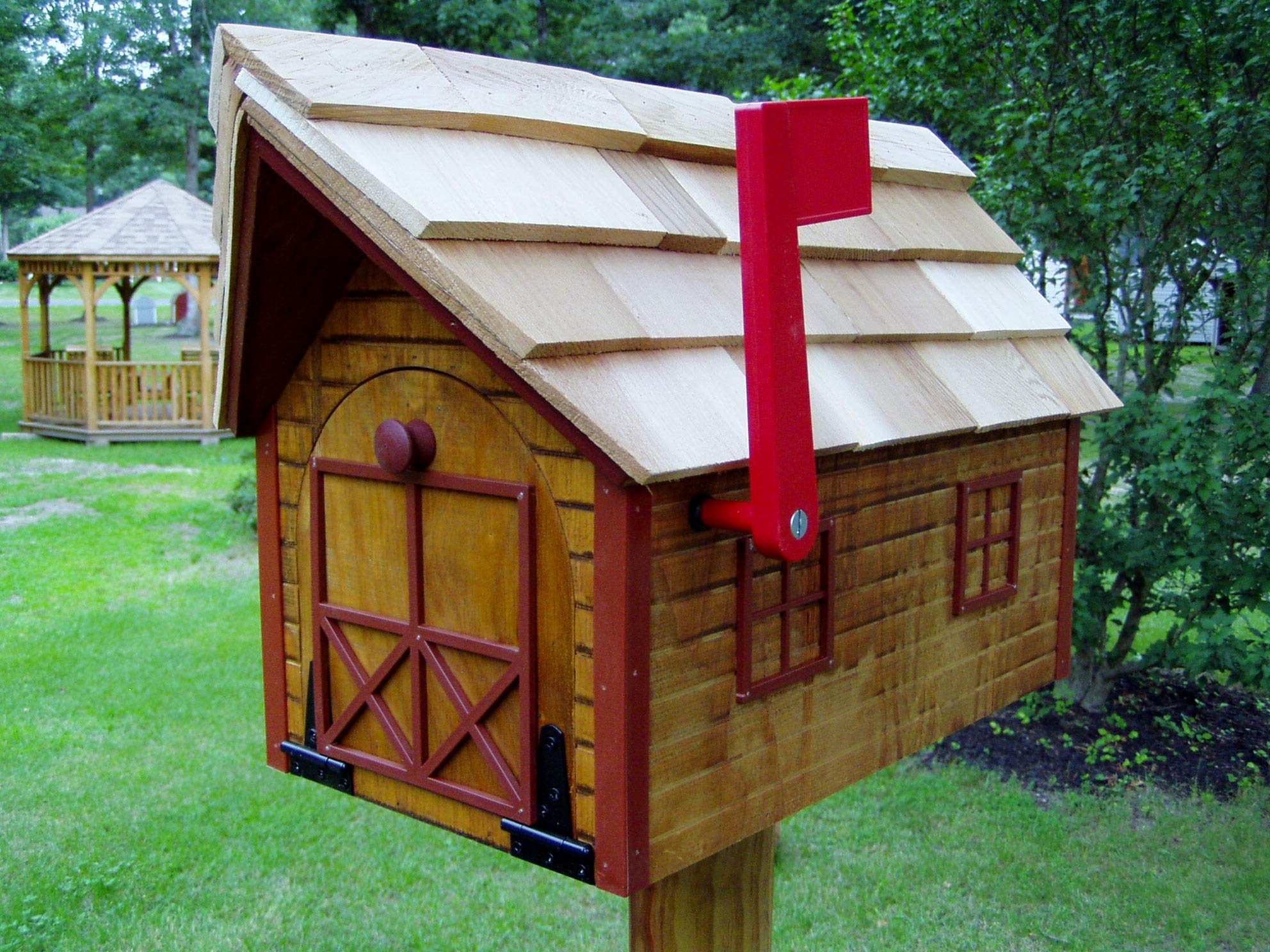 Amish Crafted Rural Mailbox w Flag Wood Roof Log Cabin Red Trim Handmade Handcrafted