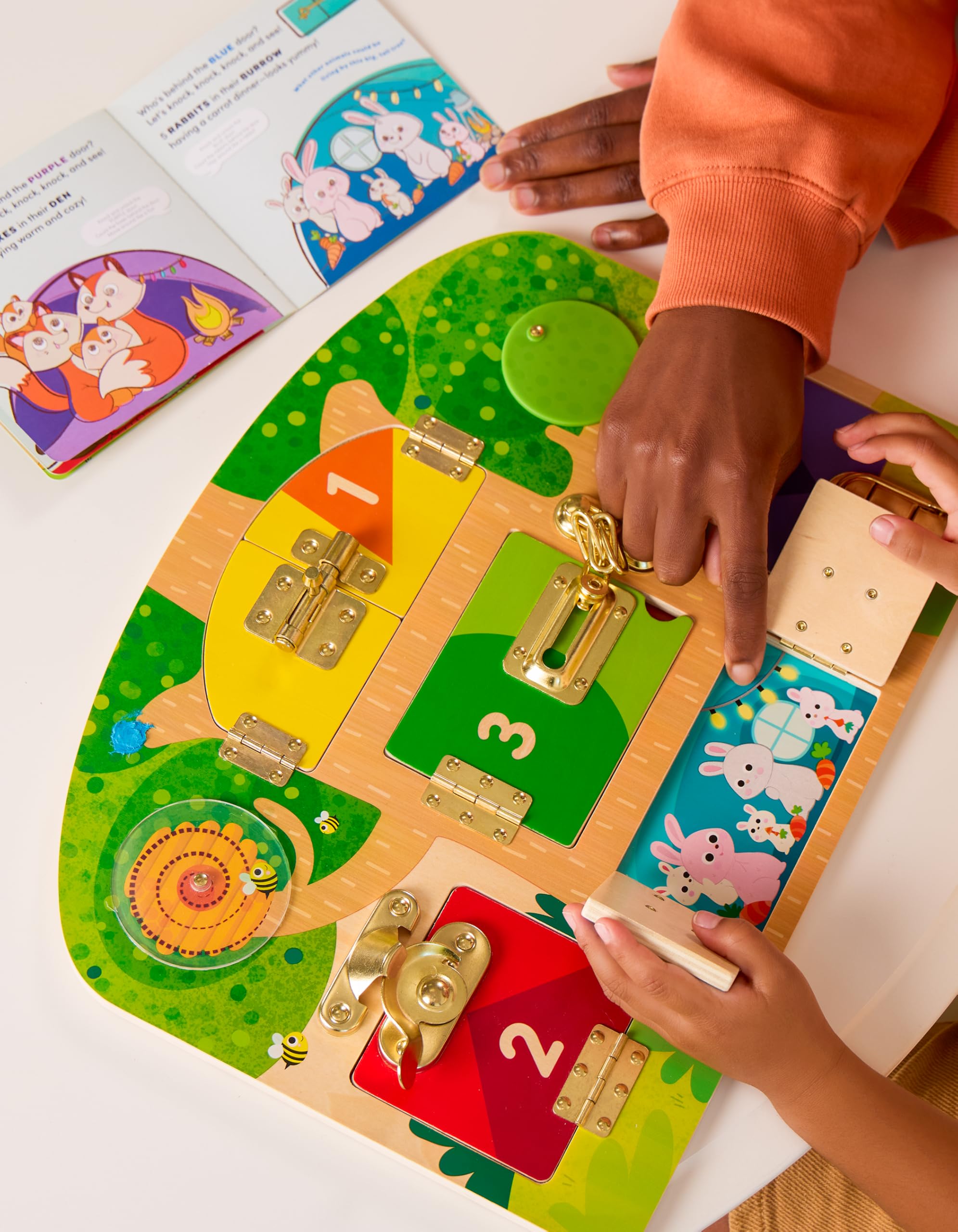 Klopf, klopf, wer ist drin? - Montessori-Beschäftigungsbrett - Spielbrett für Kleinkinder - Schloss und Schlüssel Spielzeug - Activity Board - 3 Jahre +