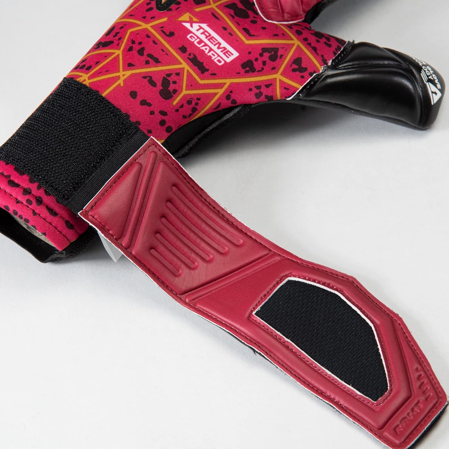 Rinat Xtreme-Guard Superior Training Goalkeeper Glove Free Pin! : Sports & Outdoors