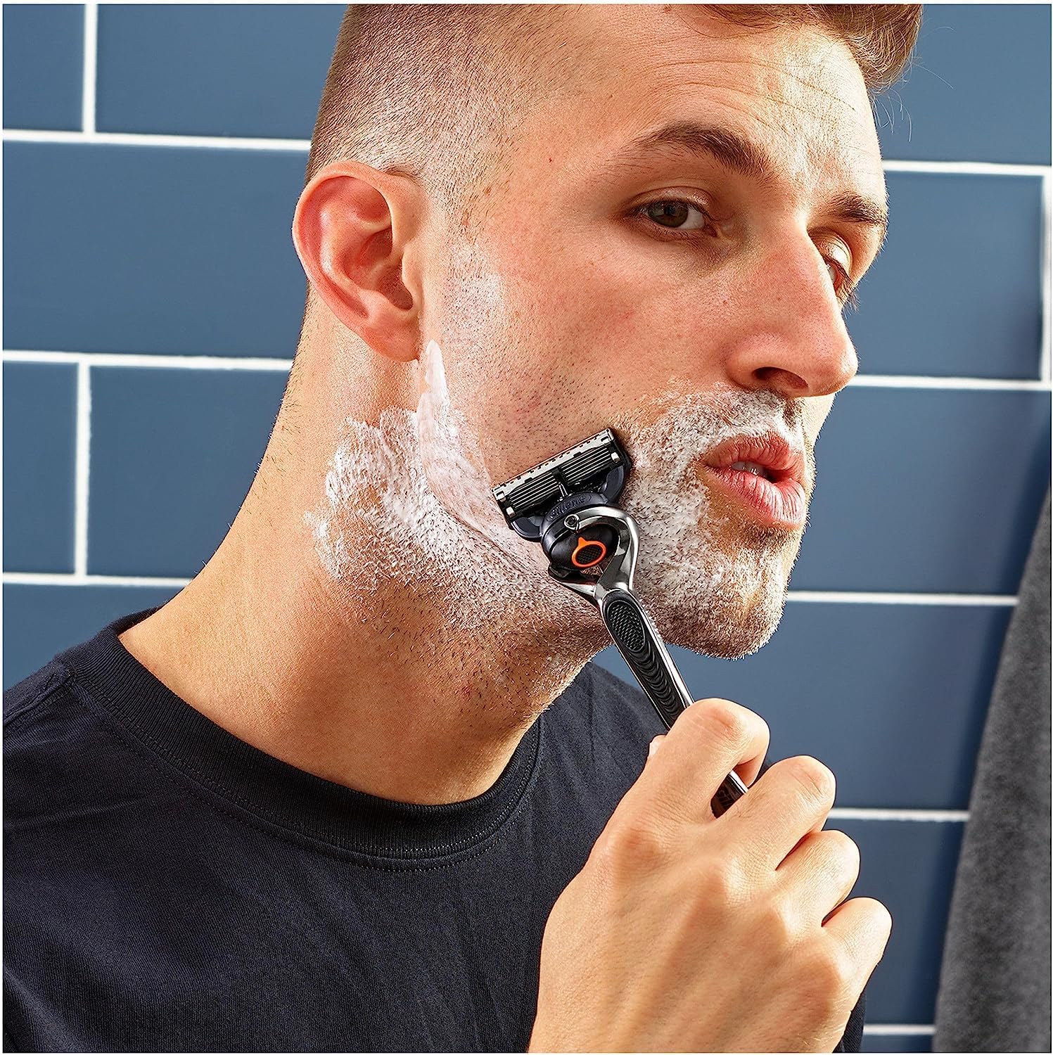 Gillette ProGlide Nassrasierer Herren, Rasierer + 4 Rasierklingen mit 5-fach Klinge, Geschenk für Männer