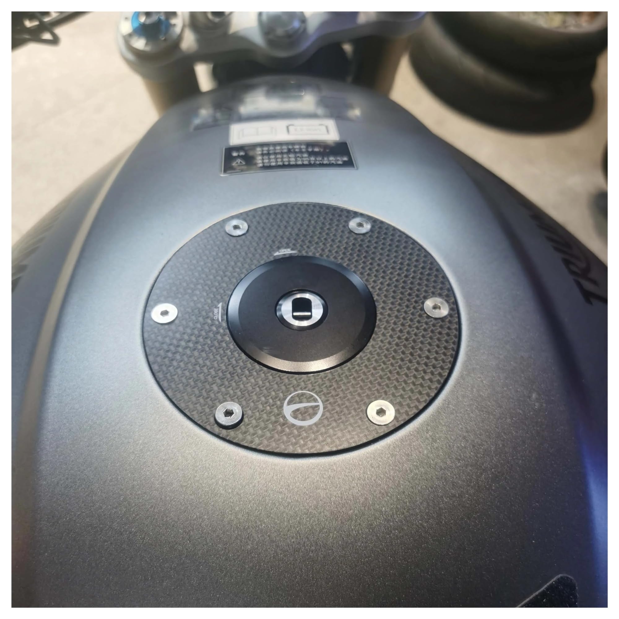 moto Adesivo serbatoio Tappo serbatoio carburante in fibra di carbonio per moto con valvola a chiave e serratura per 1090 ADVENTURE 2015-2016 R 2017-2019(Green)