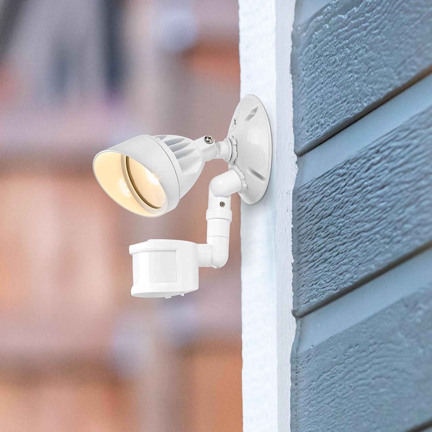 閉じる view of the two adjustment dials on the motion sensor, labeled 'TIMER' and 'SENSITIVITY', with various settings like 1 Min, 5 Min, 10 Min, D2D, and 10 Ft, 20 Ft, 50 Ft, MAX.