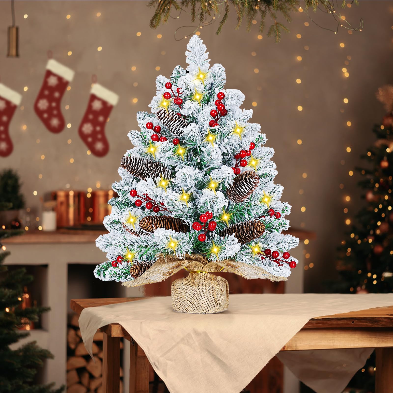 Sapin de Noël artificiel de table de 61 cm, sapin de Noël artificiel pré-éclairé avec 50 guirlandes lumineuses à DEL, mini sapin de table, 70 baies rouges, 10 pommes de pin, base en toile de jute,