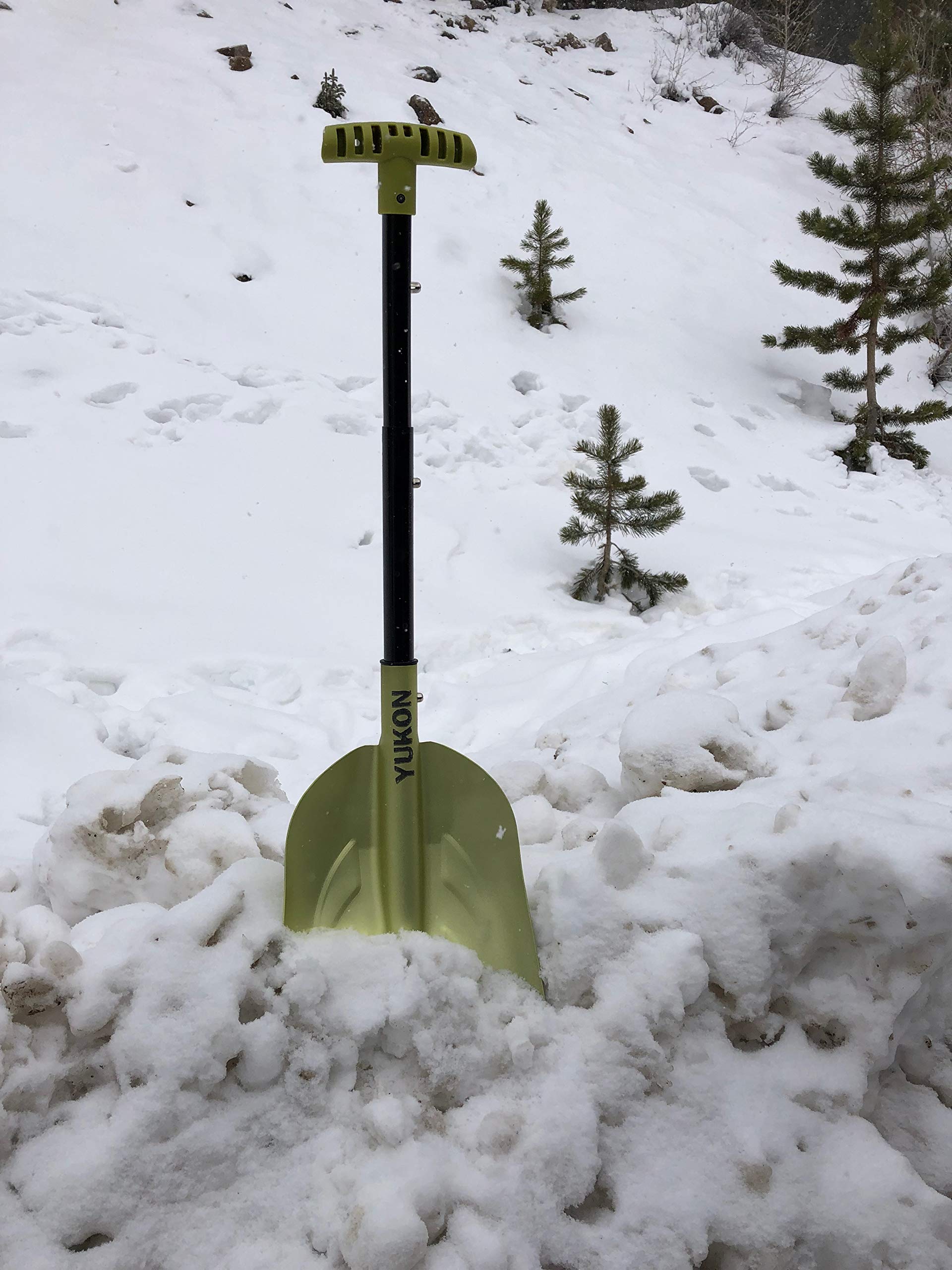 Yukon Charlie's Uniwersalna składana łopata Yukon - neonowa, zielona/czarna, 33 cm (przechowywana), 61-76 cm (w użytkowaniu)