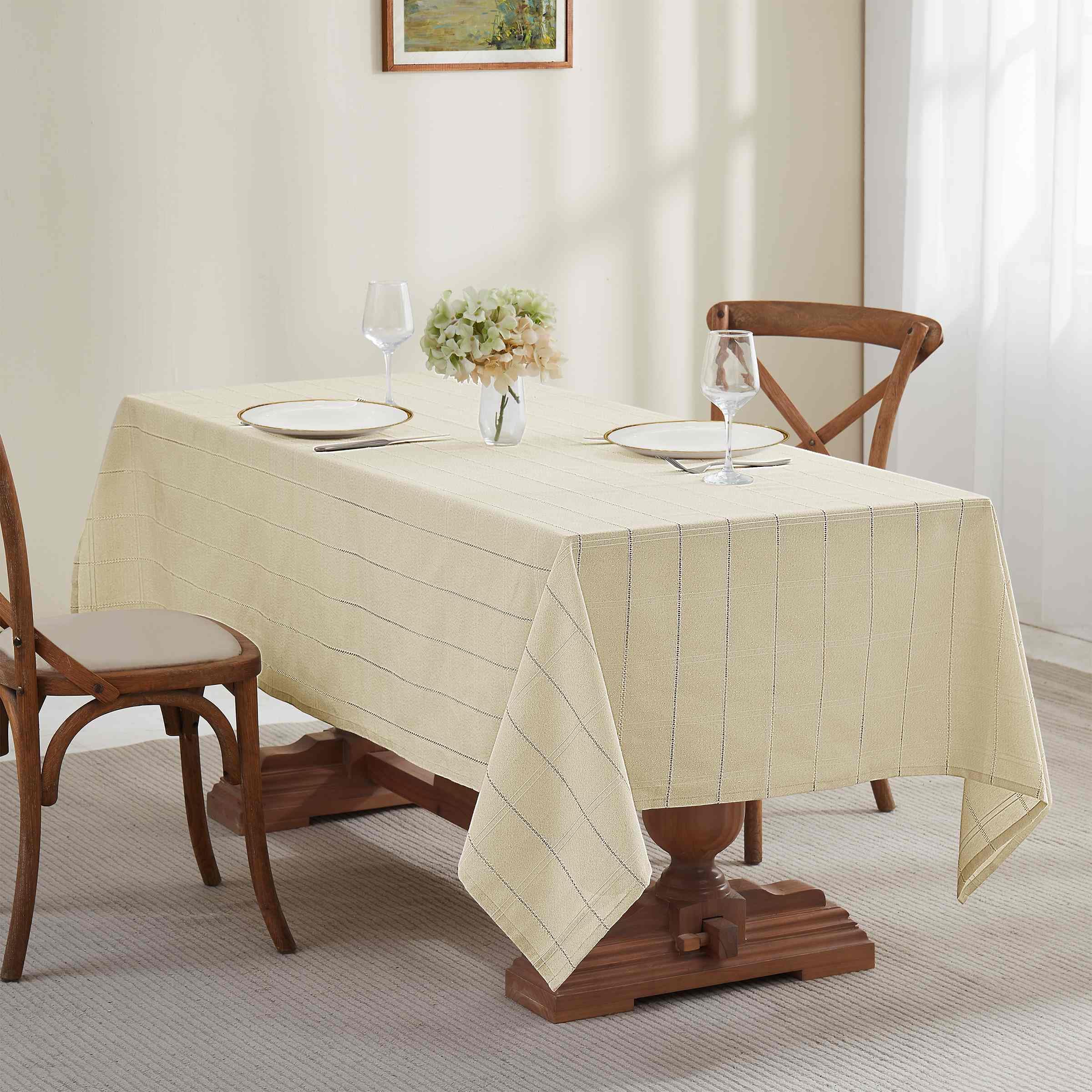 Nappe de vacances IZOD Chadwick pour illuminer vos grands dîners de famille