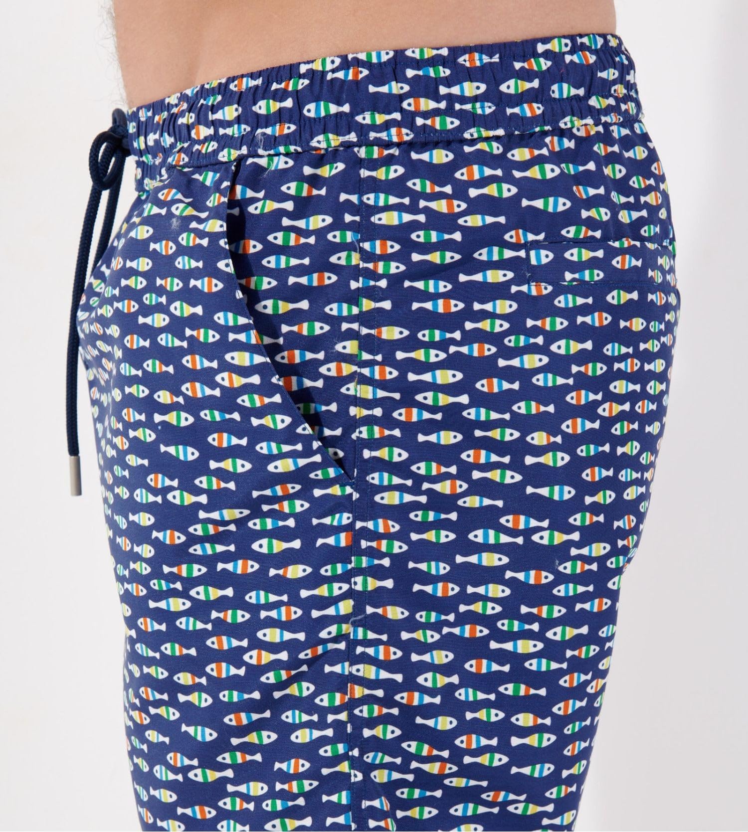 Hom Trouville Badeshorts, Gedruckt mit kleinen bunten Fischen, marineblauer Hintergrund, S