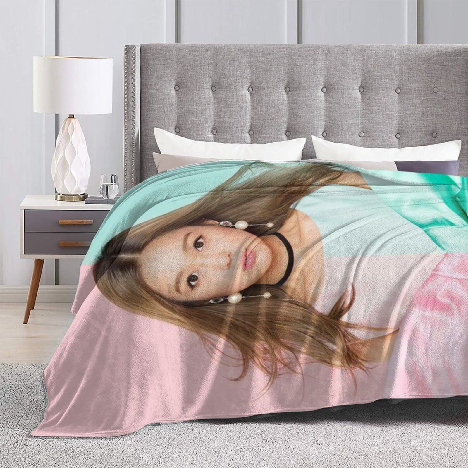 Amazon｜西野カナ ブランケット 毛布 ひざ掛け 掛け布団