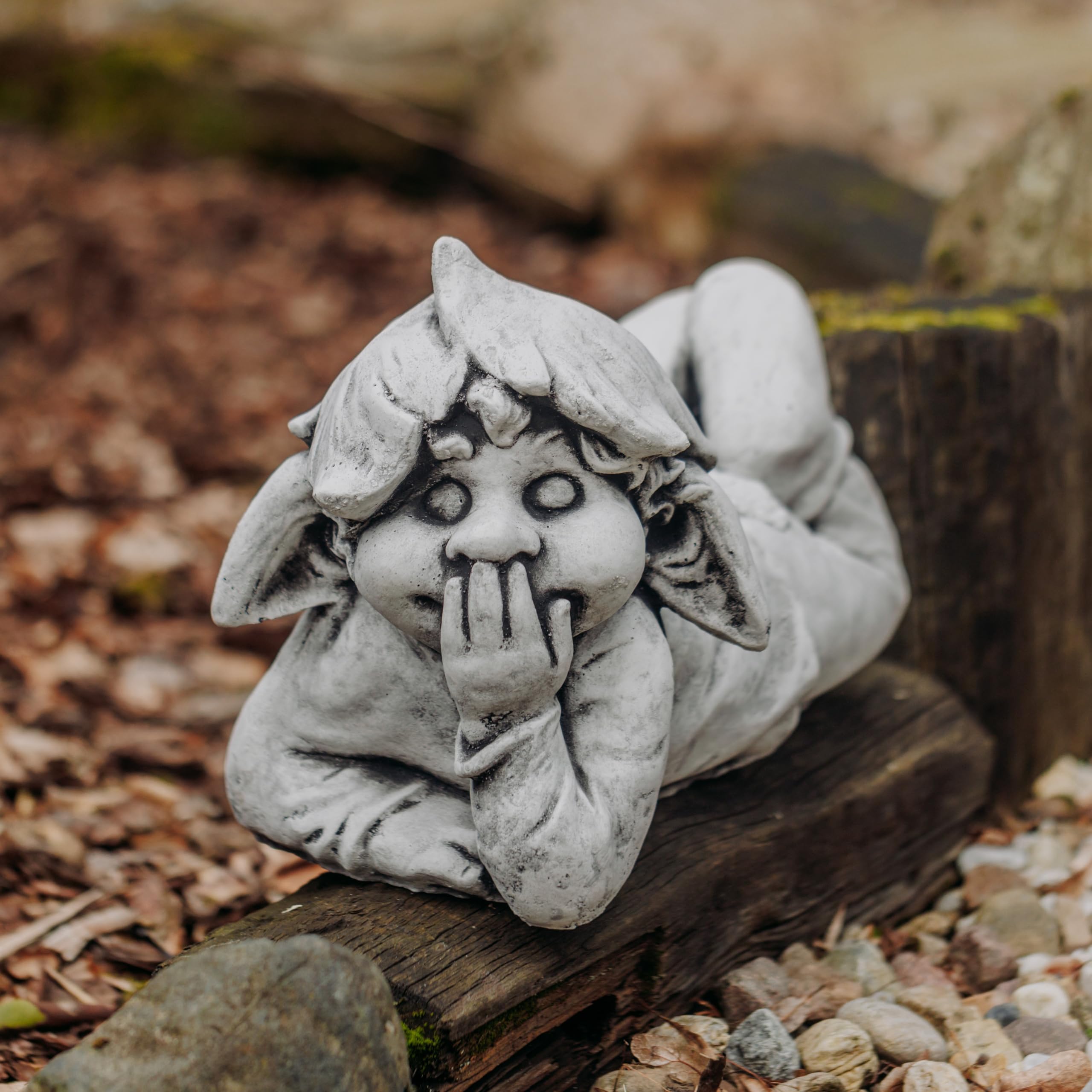 gartendekoparadies.de Gnom zum Lachen, Steinfigur Wichtel, H. 27 cm, 15 kg, Grau, frostsicher aus Steinguss für Außenbereich