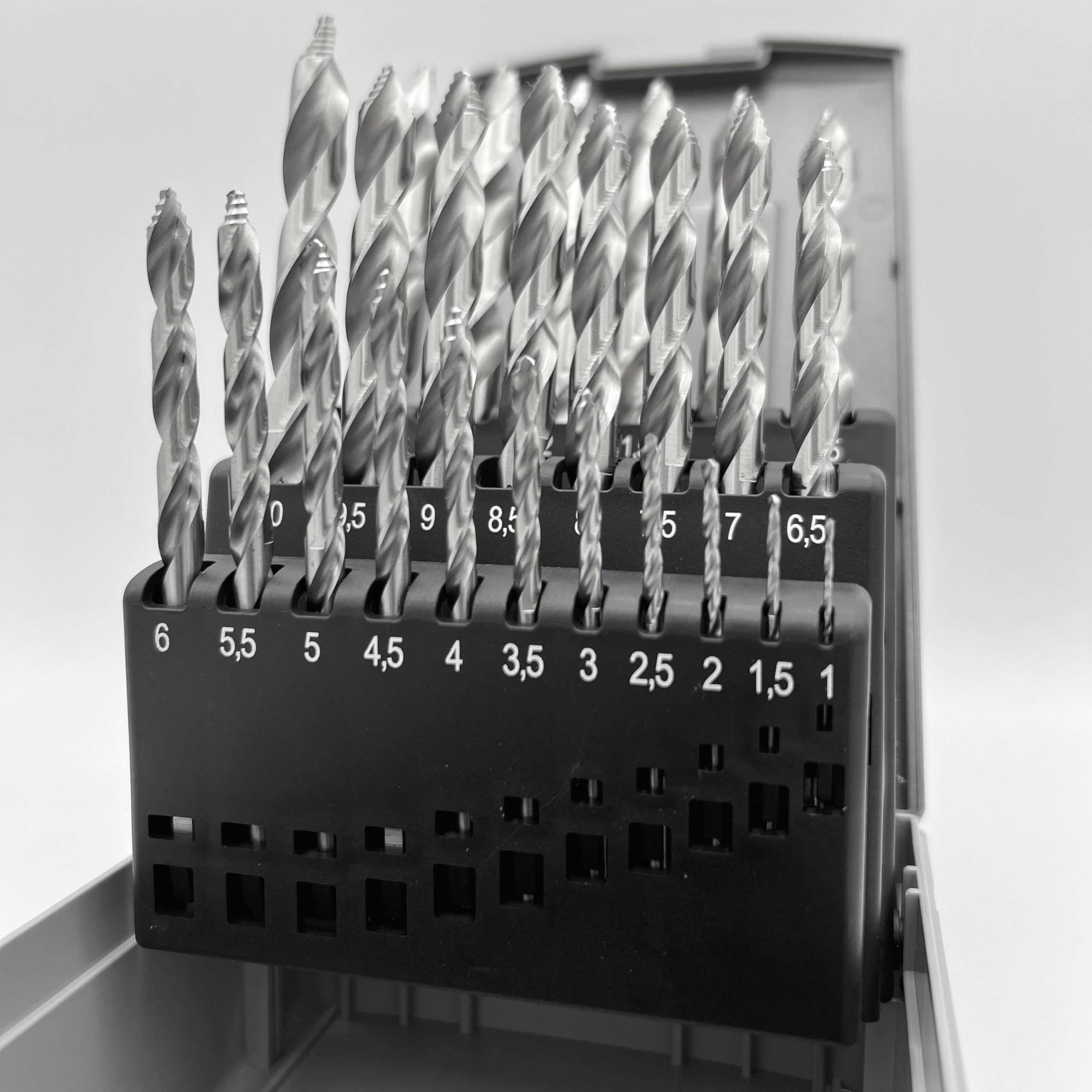 V-Tools Juego de brocas helicoidales DIN 338 HSS M2 – 25 piezas (1,0 – 13,0 mm) – Perforación de alta precisión sin perforación previa – Para metal, chapa y plástico – Incluye caja de plástico