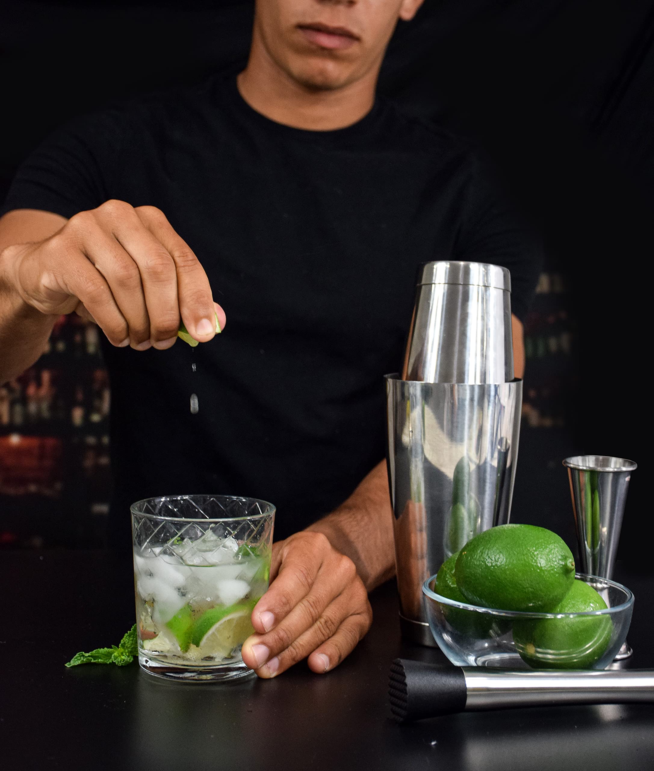 Boston - Juego de coctelera para cócteles con latas pesadas de 28 onzas y 18 onzas, Muddler profesional y Jigger - Herramientas de barra de acero inoxidable (juego de 4 piezas)