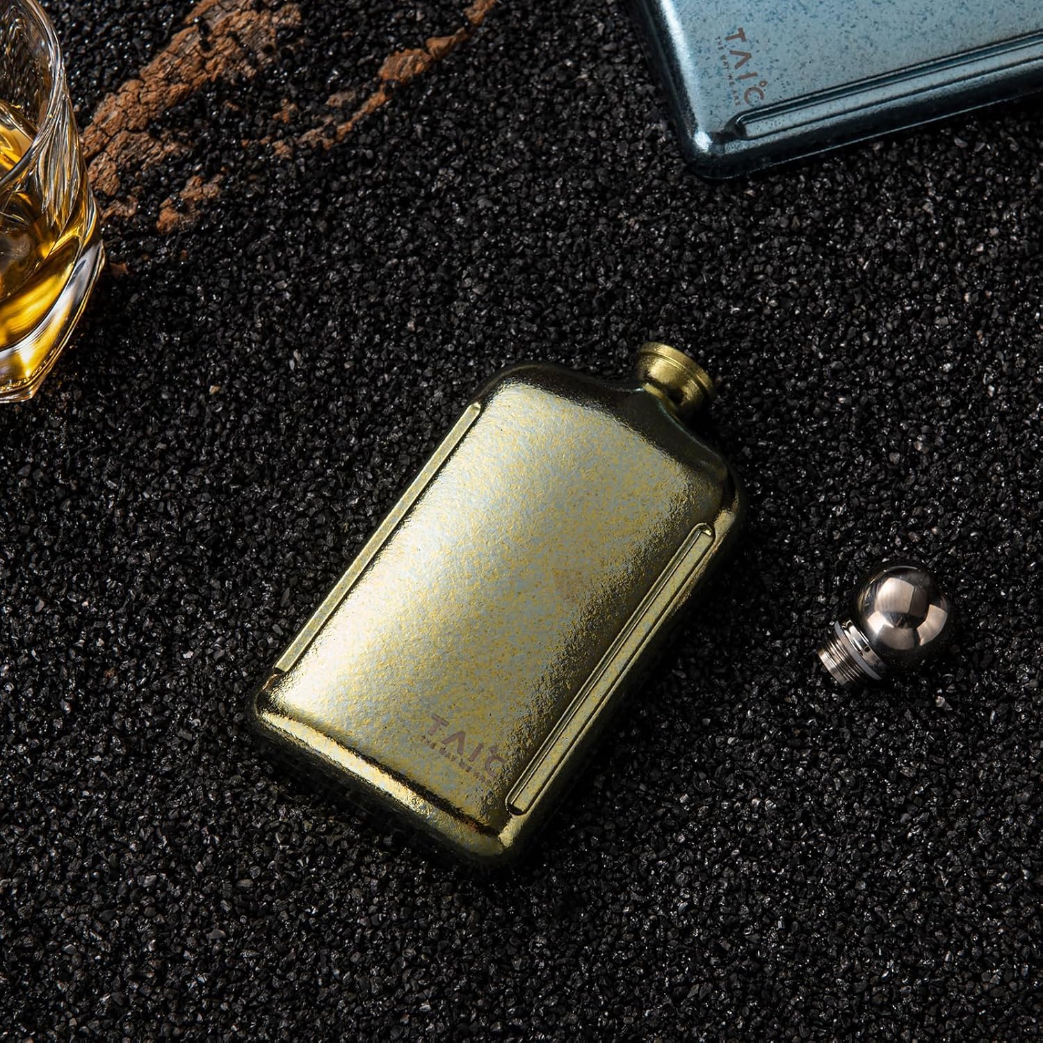 Penn State Nittany Lions Heritage Decanter with 3D Stopper | 25 OZ Liquor Pourer | Expertly Crafted Pewter Glass