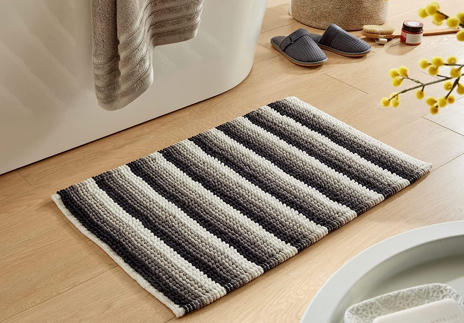 Voice7 Non Slip Stripe Bath Mat Grey White 50 x 80 CM - Absorbent Bathroom Rug Door Inside Kitchen Carpet Washable for Bedroom Kitchen Entrance Dry Fast 20 x 31 inch (Grey Stripes)