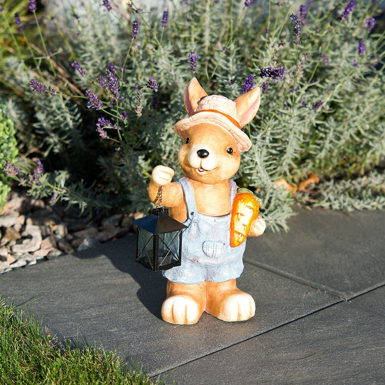 Royal Gardineer Deko Hasen für draußen: Wasserfester Deko-Hase Karotte mit Laterne (Osterhase, Osterhasen für draußen, aus) Küche, Haushalt & Wohnen