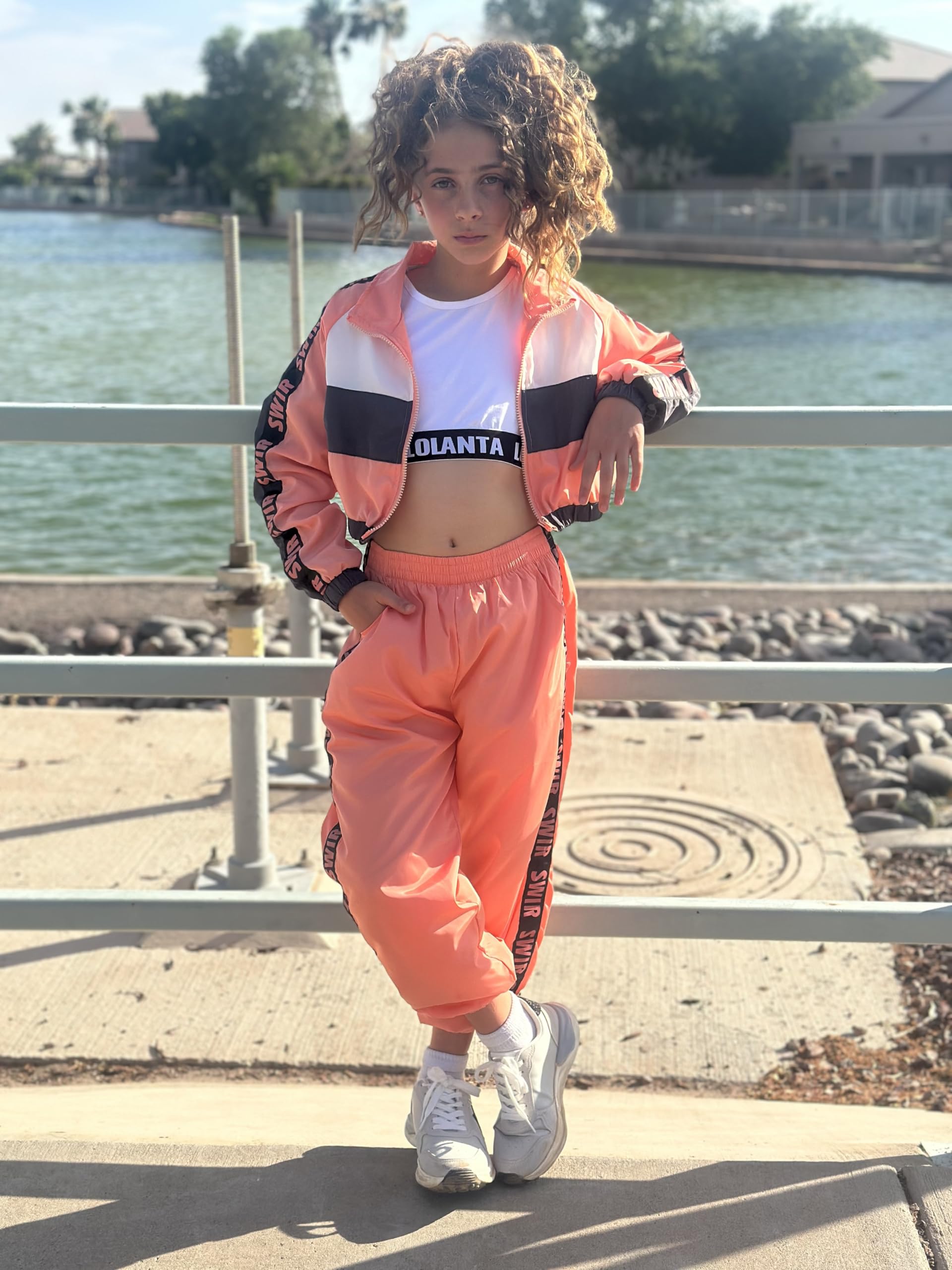 LOLANTA 3-teiliges Hip-Hop-Outfit für Mädchen, 80er-Jahre-Retro-Trainingsanzug mit Farbblockdesign, bauchfreies Tanktop, Reißverschlussjacke, Jogginghose 4–13 Jahre
