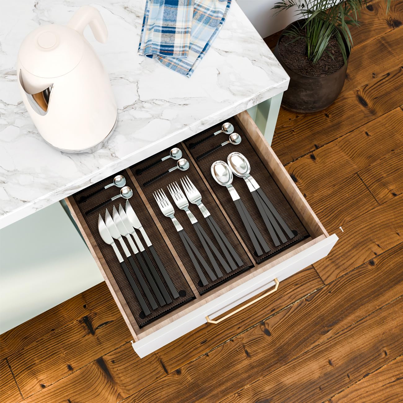 BYCY Organizador de cajones de cubiertos, organizador de utensilios de malla para almacenamiento de cocina, bandeja de malla de metal de acero negro para cubiertos, tenedores, cucharas, cuchillos (15