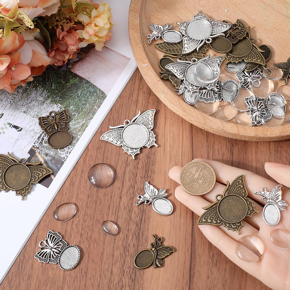 SUNNYCLUE 48 Stück DIY 24 Sets Cabochon Lünettenfassungen Lünette Anhängertabletts Cabochon Rohlinge Antik Bronze Silber Schmetterlings Anhängertablett Rohling Mit Runden Ovalen Glascabochons Für Schm