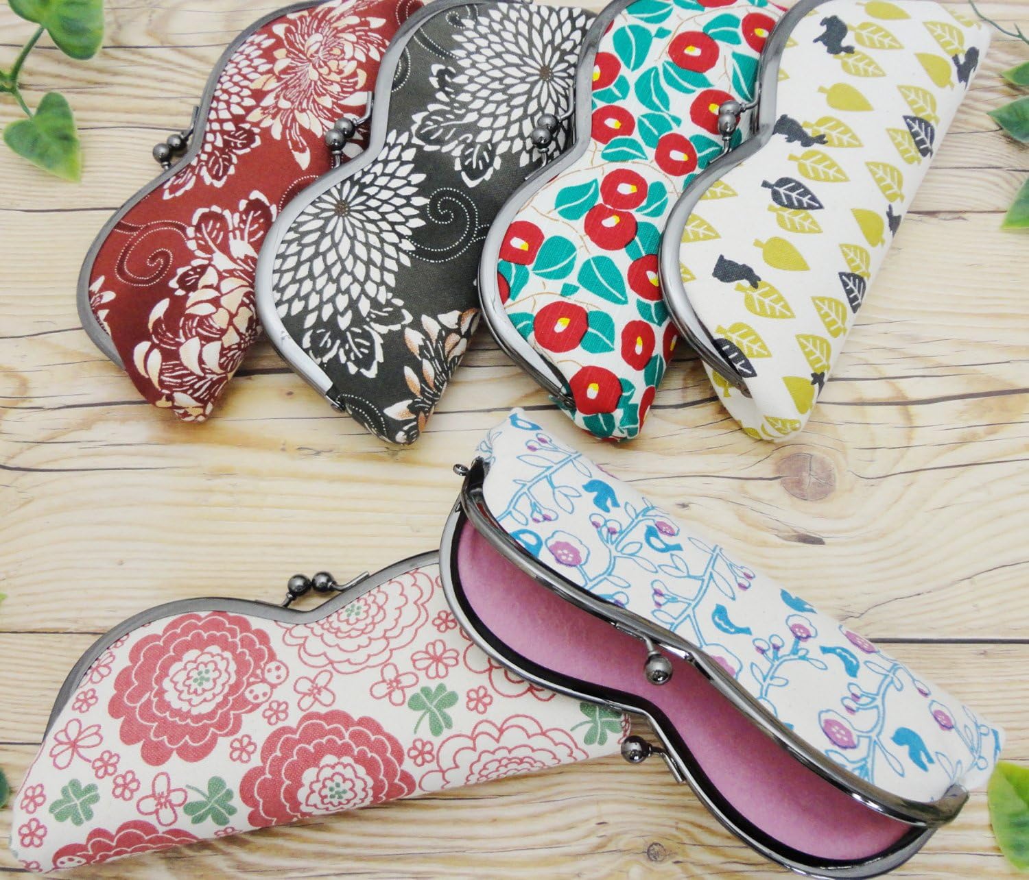 Japanese Pattern Eyeglasses Pouch Case, Camellia