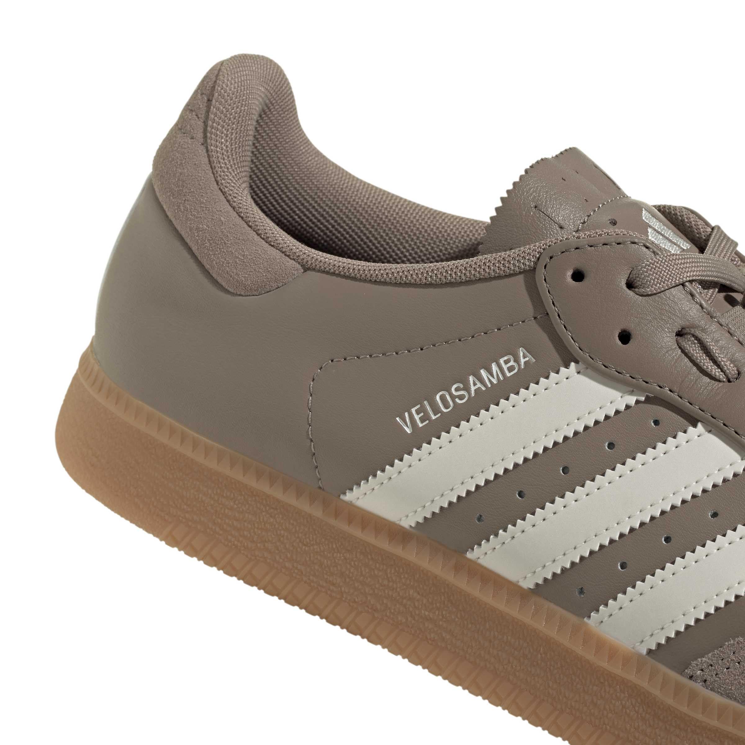adidas Unisex Velosamba Lea Shoes, Chalky Brown/Chalk White/Core Black, 42 EU