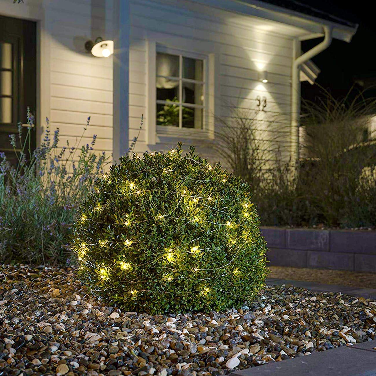 Konstsmide LED Tropfenlichterkette, mit Aufroller, 300 bernsteinfarbene Dioden, 3V Außentrafo, silberfarbener Draht - 6461-890