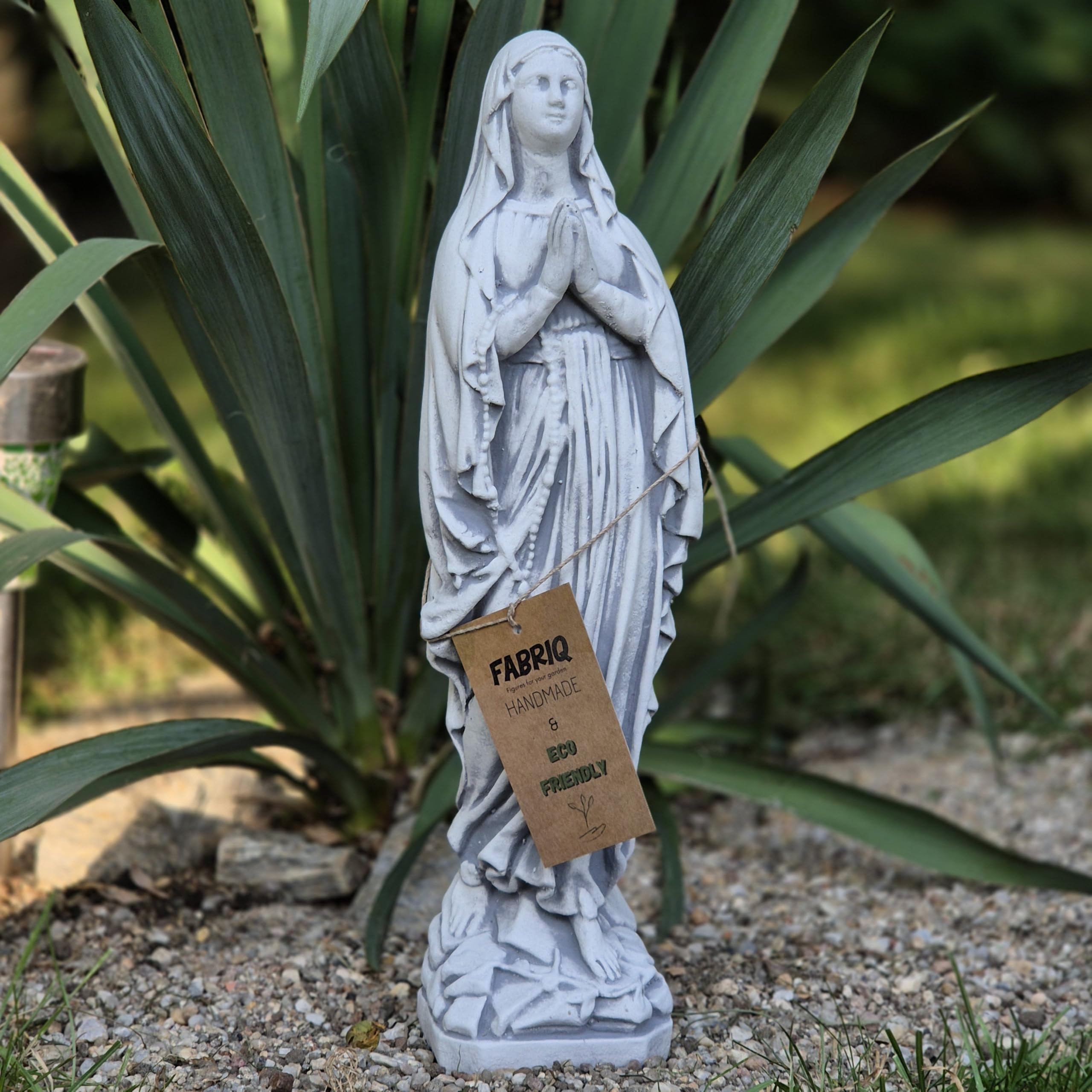 FABRIQ Madonna Statue de Vierge Marie en pierre coulée de 38 cm, 2 kg, résistante aux intempéries et peinte à la main, figurine de Vierge catholique pour jardin, église et maison