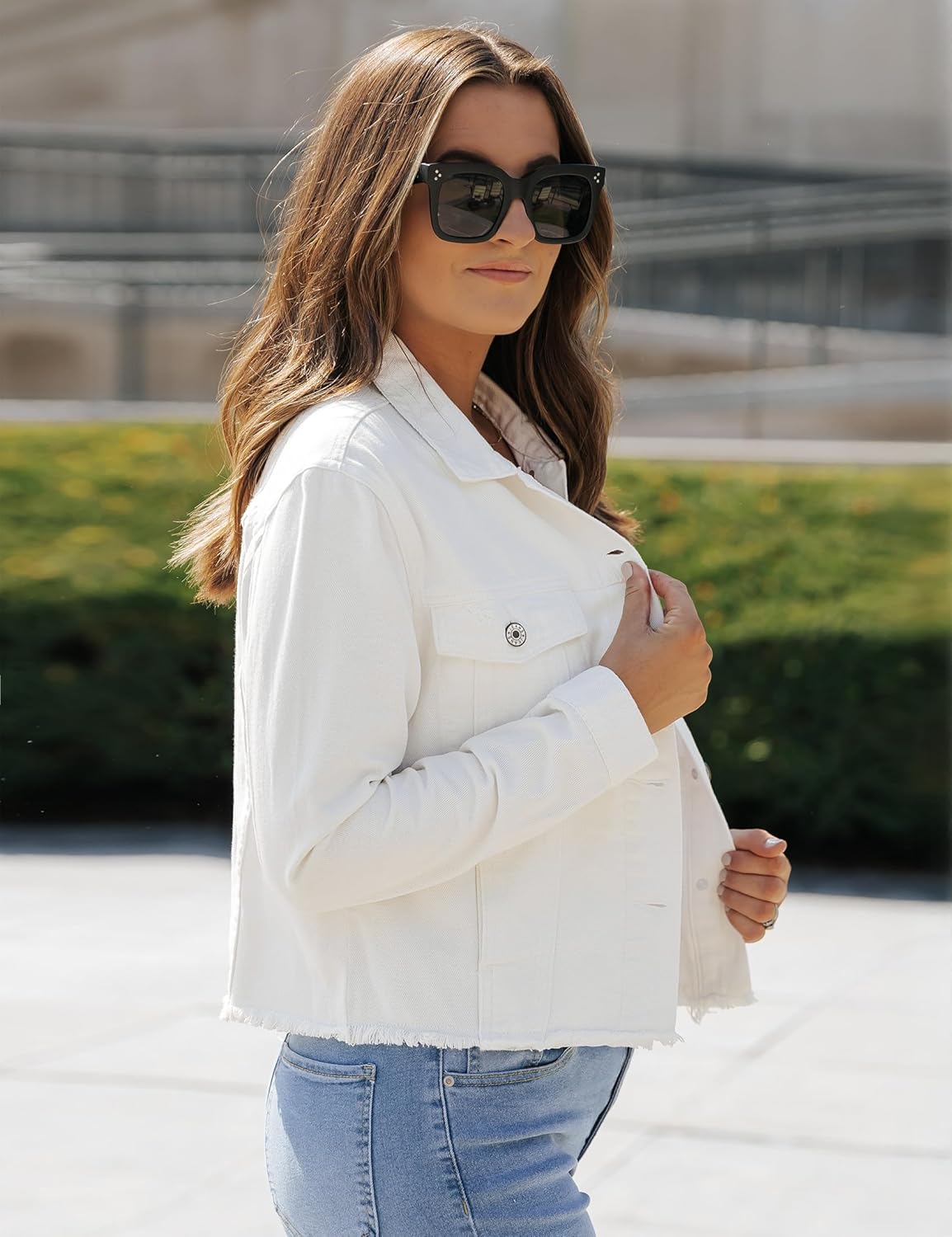 Vetinee Jean Jacket Women Trendy Button Down Long Sleeves Casual Distressed Frayed Hem Trucker Denim Jackets with Pocket - Image 3