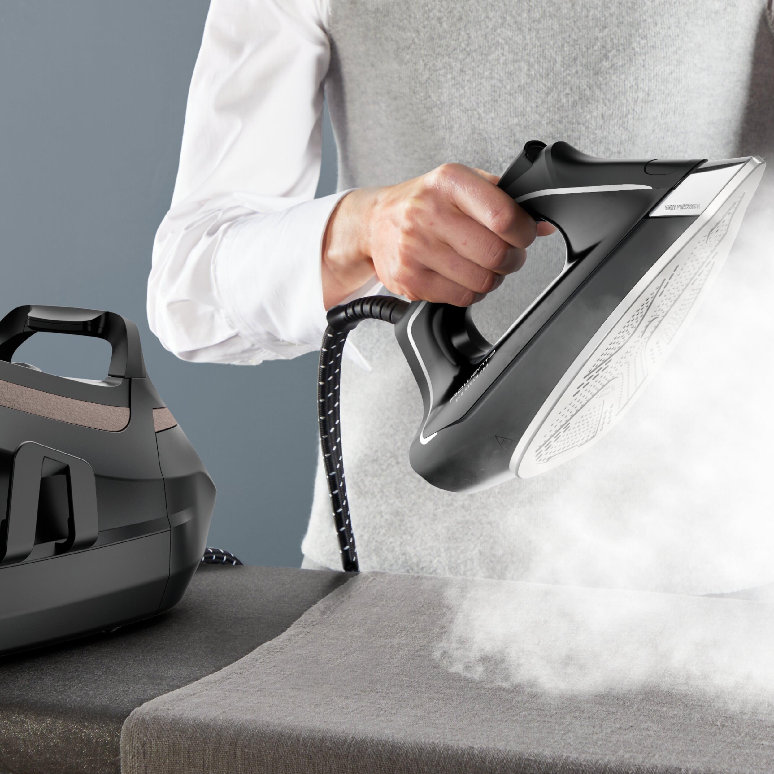 Rowenta Eco Steam Pro Dampfbügelstation, extreme Dampfleistung, äußerst effizienter Eco-Modus, abnehmbarer 1,3 L Wassertank, Kalk-Kollektorsystem, DG9642F0