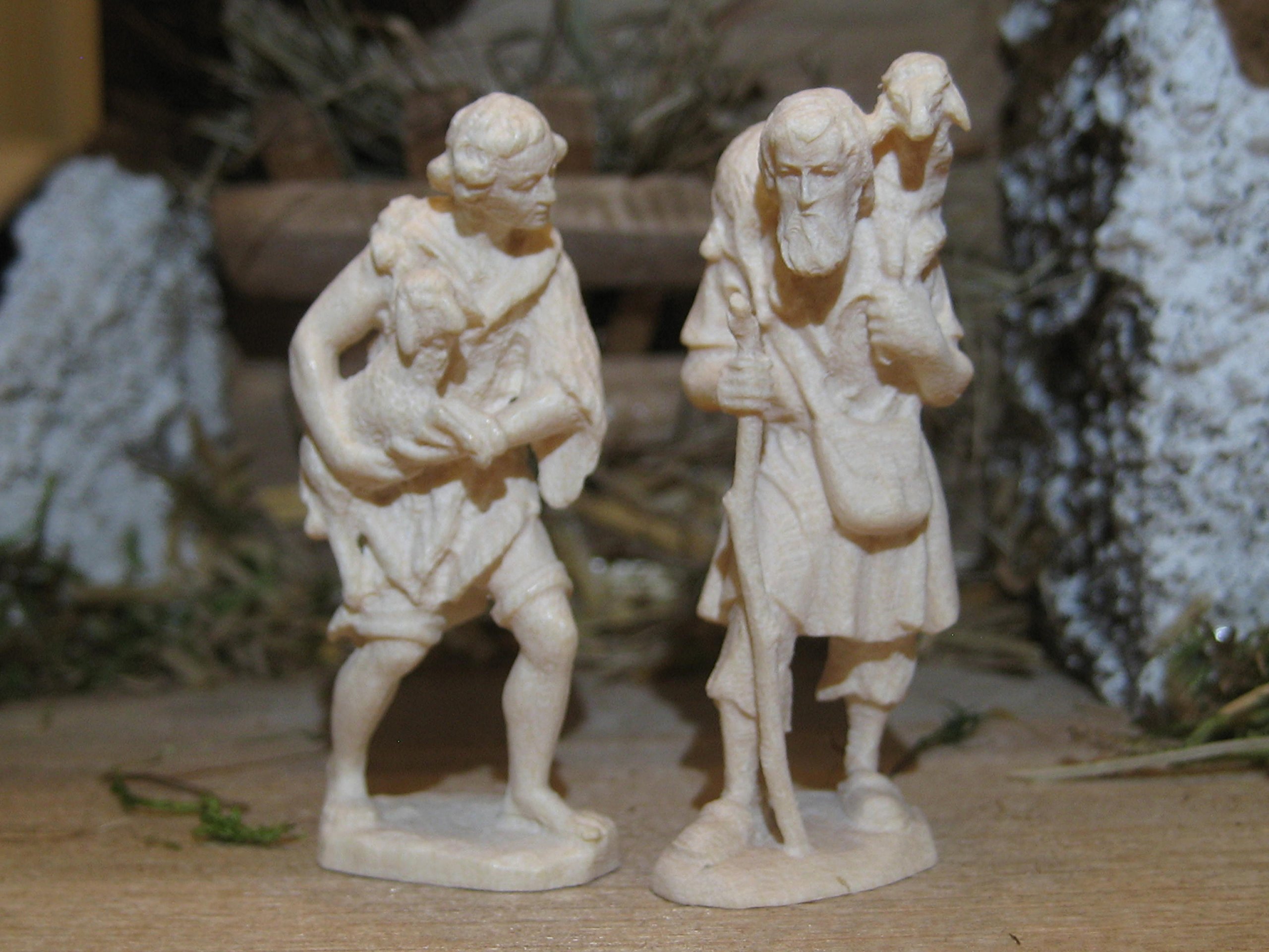 Amazon.co.jp: 創業100年木彫りブランド《レーピ》クリスマス人形