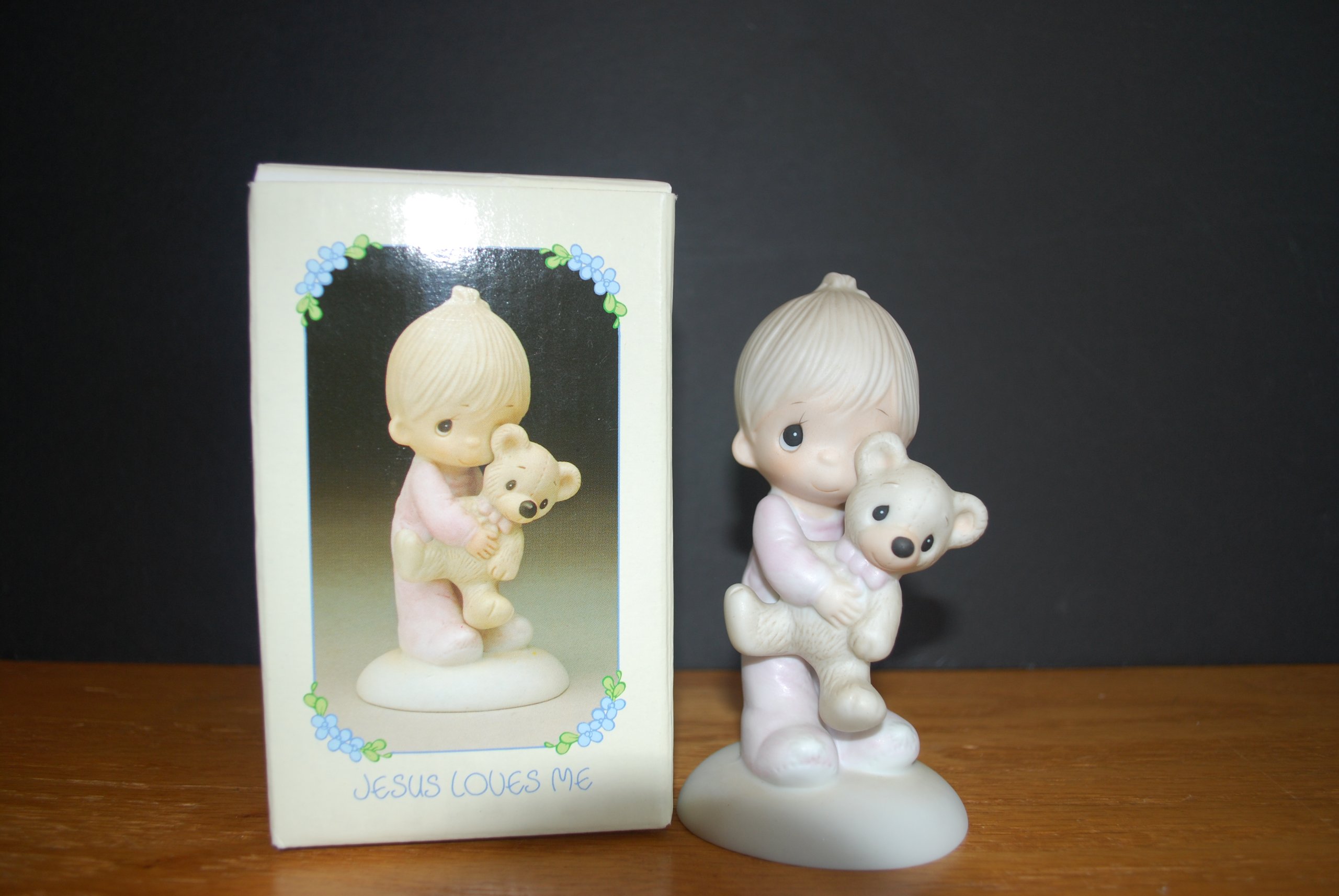 Moments Précieux Jesus Loves Me statue vintage 1978 pour célébrer l'amour de l'enfance