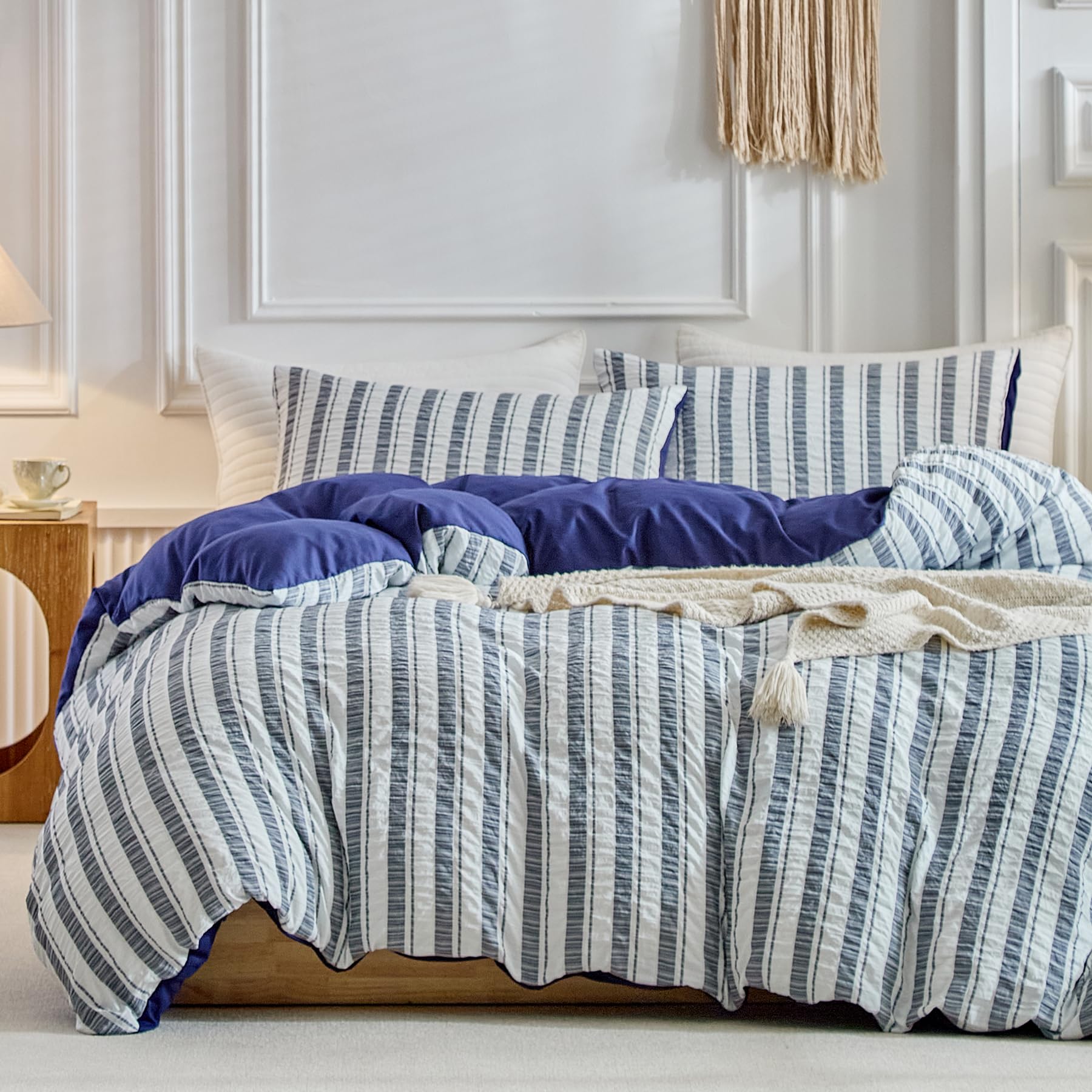 DuShow 3 Pieces Double Duvet Cover Set, Dark Blue Stripe Seersucker Duvet Cover and 2 Pillowcases, Puckered Textured Bedding Set, Soft Breathable Quilt Cover Set - 200x200 cm